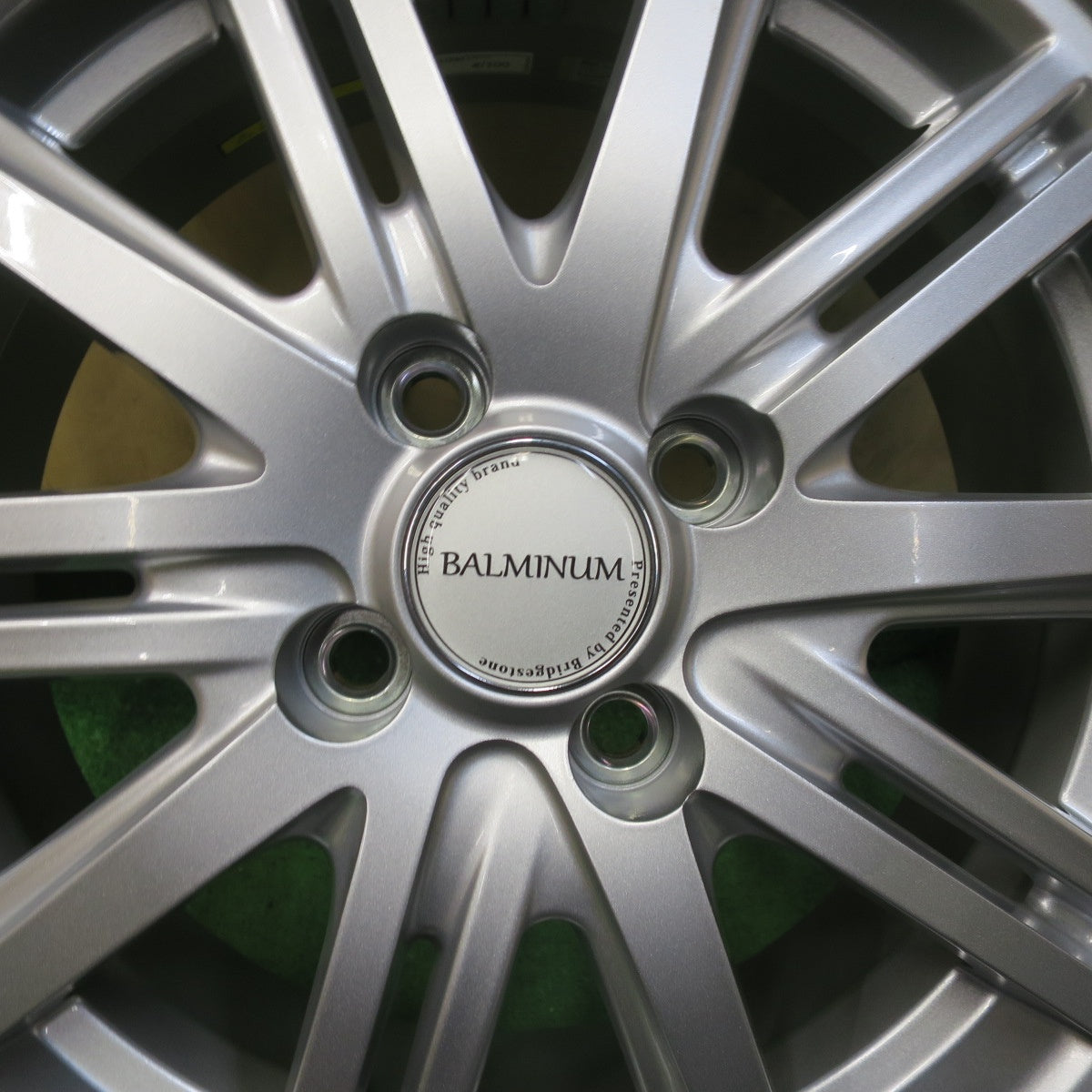 未使用！23年★スタッドレス 185/60R15 ブリヂストン ブリザック VRX2 BALMINUM バルミナ 15インチ PCD100/4H★5080803イス