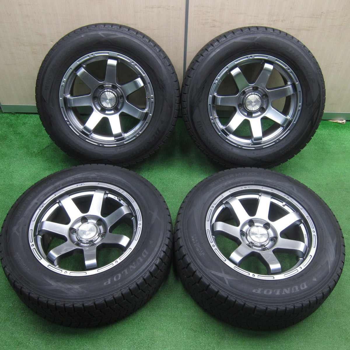 [送料無料] バリ溝！キレイ！9.5分★スタッドレス MAD CROSS 265/60R18 ダンロップ ウインターマックス SJ8 マッドクロス 18インチ PCD139.7/6H★4111807TNス