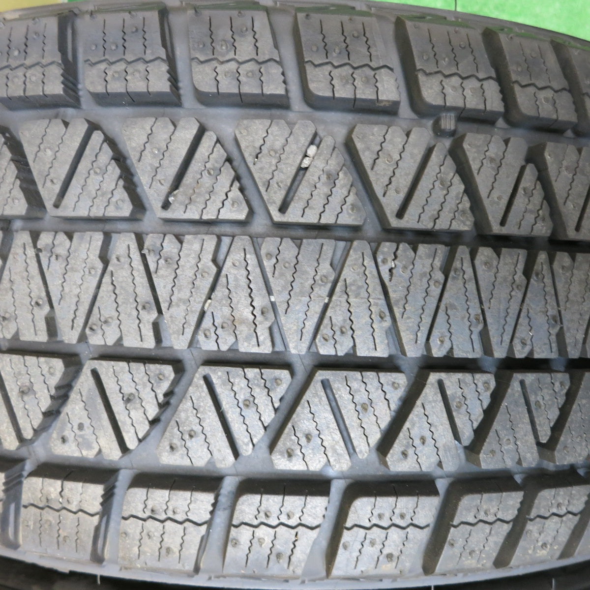 ほぼ未使用！センサー付！23年！キレイ★レクサス NX 225/60R18 スタッドレス ブリヂストン ブリザック DM-V3 Delmore デルモア 18インチ PCD114.3/5H★5111303HAス