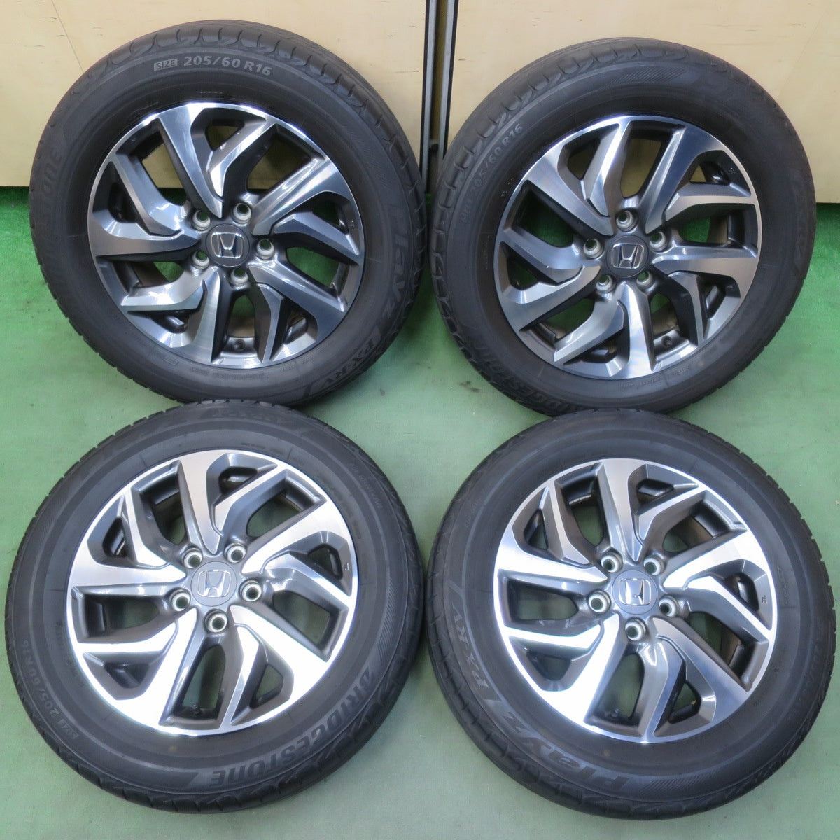 バリ溝！キレイ！9分◎ホンダ RP ステップワゴン スパーダ 純正 205/60R16 ブリヂストン プレイズ PX-RV 16インチ PCD114.3/5H◎6081104IMノ