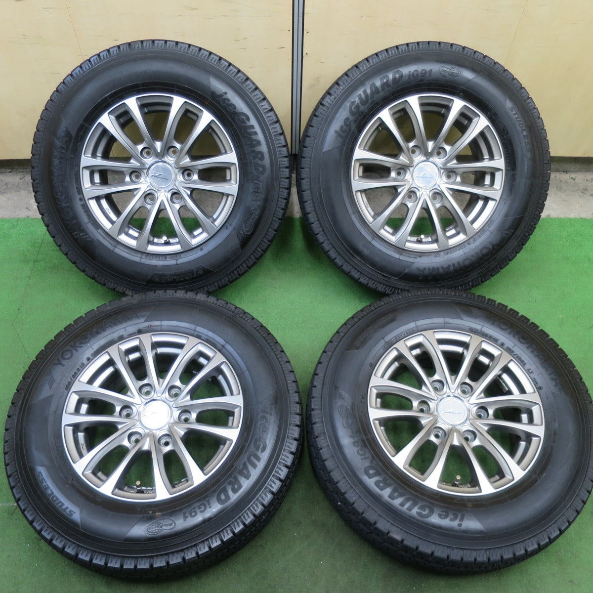 バリ溝！22年！キレイ！9.5分★スタッドレス 195/80R15 107/105L ヨコハマ アイスガード iG91 PRODITA HC プロディータ 15インチ PCD139.7/6H★6022501TTス
