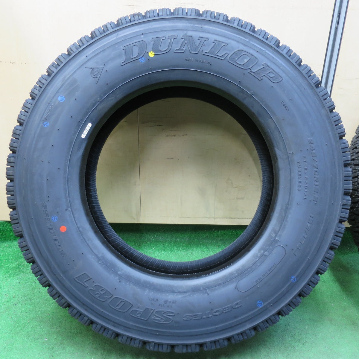[送料無料] 未使用！24年★トラック タイヤ 245/70R19.5 136/134J スタッドレス ダンロップ デクテス SP081 DECTES 19.5インチ★4120905イスタ