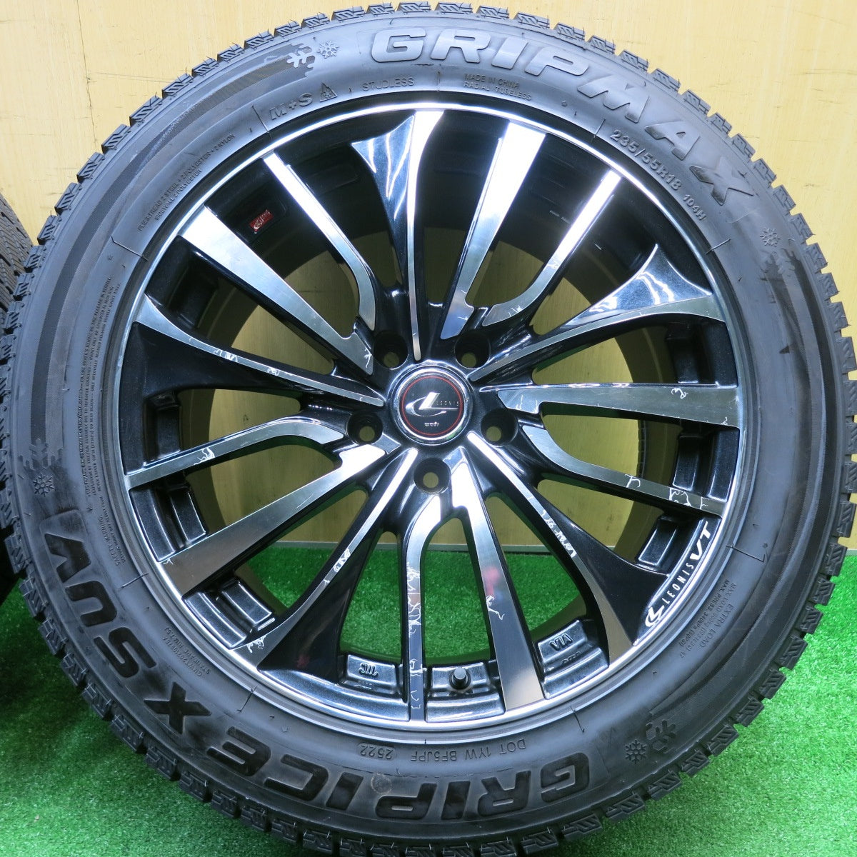 バリ溝！22年！9.5分以上★LEONIS VT 235/55R18 スタッドレス グリップマックス GRIP ICE X SUV レオニス 18インチ PCD114.3/5H★5110908HAス