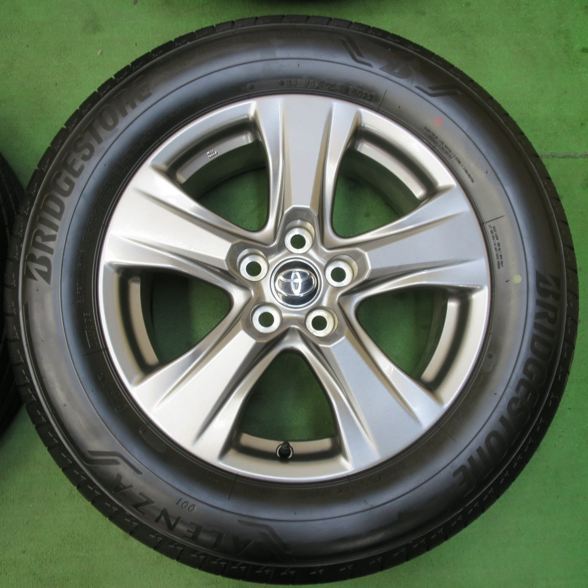 [送料無料] 新車外し！22年★トヨタ 80系 ハリアー 純正 225/65R17 ブリヂストン アレンザ 001 17インチ PCD114.3/5H★5031010イノ