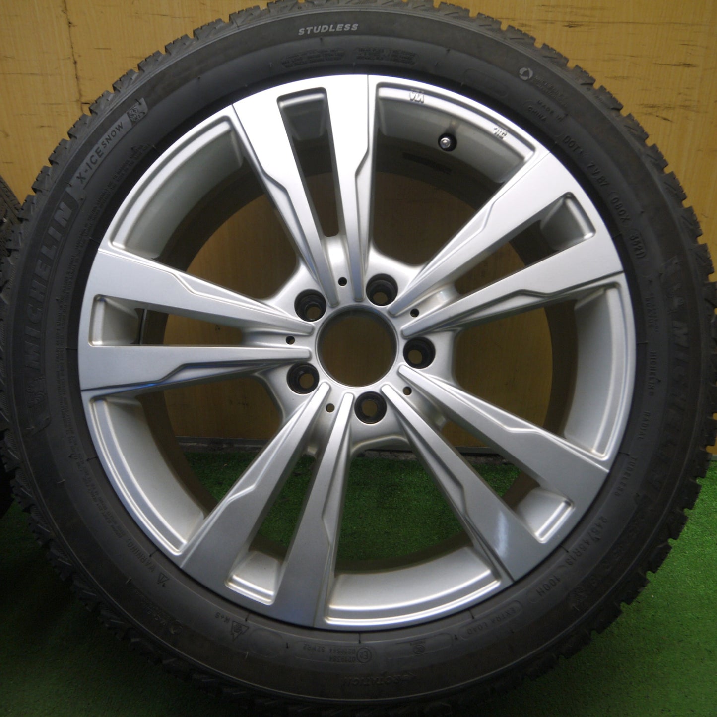 *送料無料* バリ溝！21年！キレイ！9.5分以上★ベンツ 等 EuroForsh 245/45R18 スタッドレス ミシュラン X-ICE SNOW ユーロフォルシュ PCD112/5H★4032709Hス