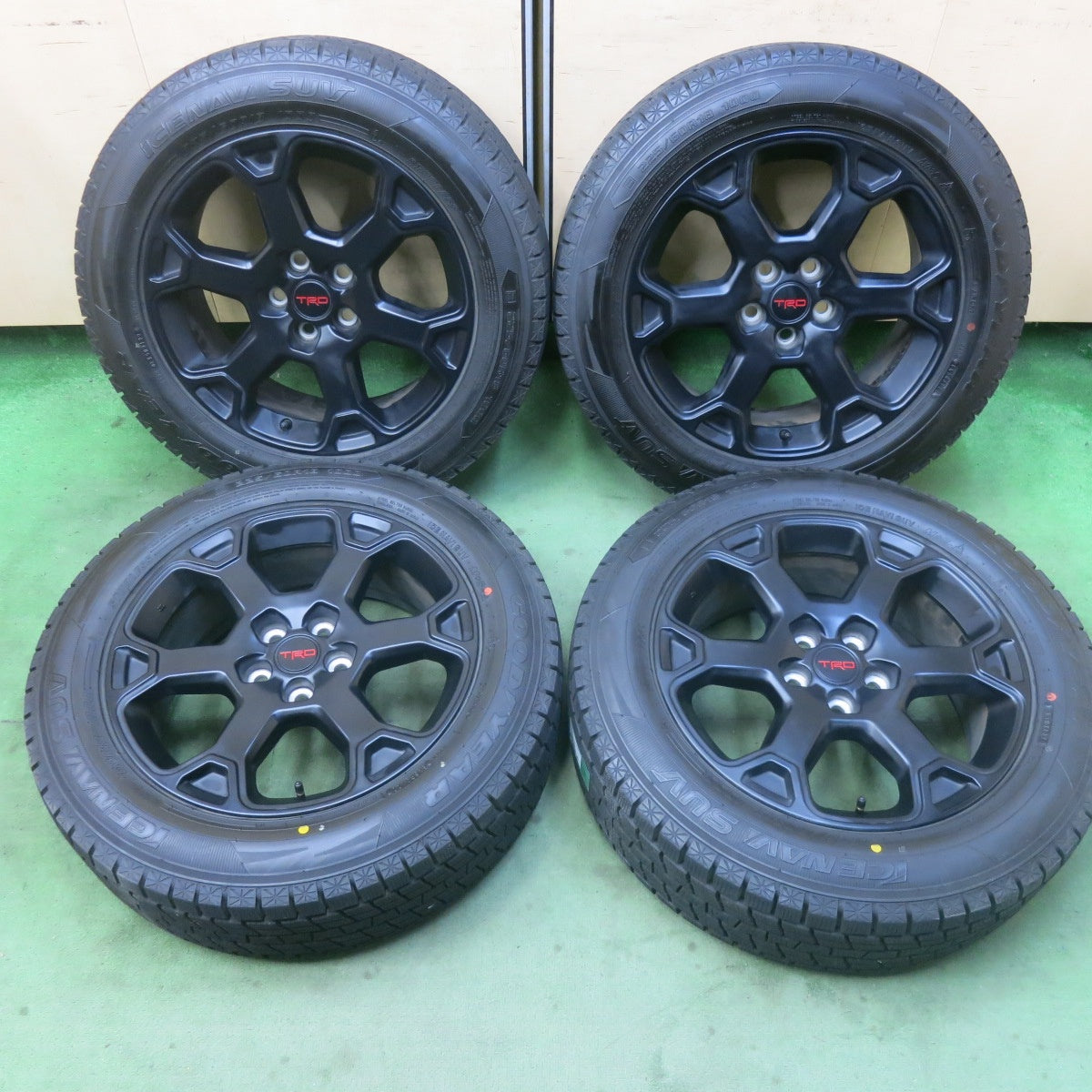 バリ溝！22年！キレイ！9.5分以上★US トヨタ RAV4 純正 TRD 225/60R18 スタッドレス グッドイヤー アイスナビ SUV 18インチ PCD114.3/5H★6022401SKス
