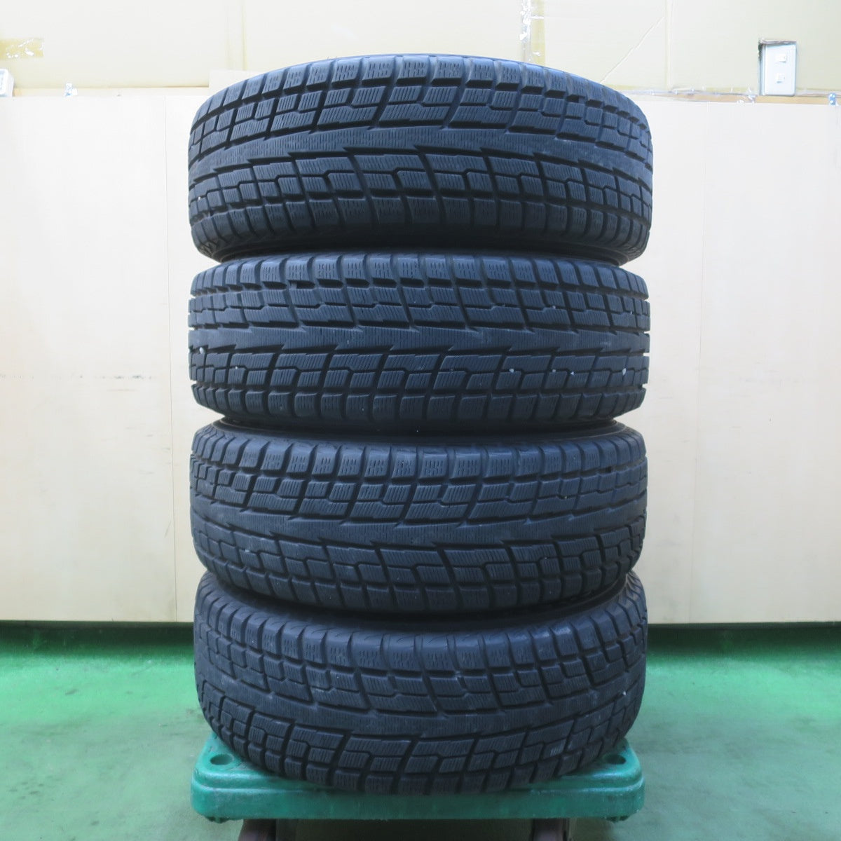 バリ溝！9.5分★スタッドレス 215/65R16 ヨコハマ ジオランダー i/T-S STRANGER ストレンジャー 16インチ PCD114.3/5H★6020401イス