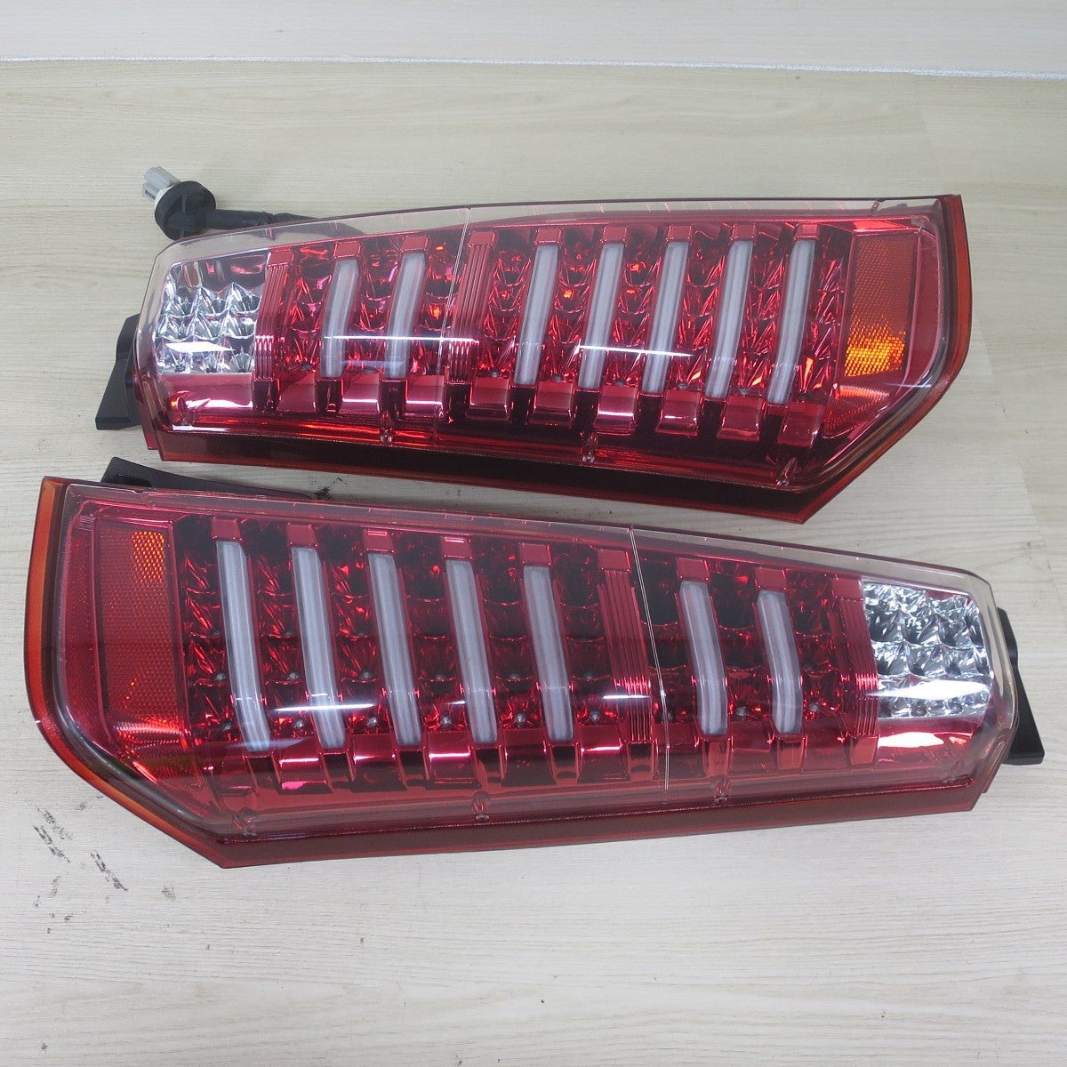 左右セット！キレイ♪スズキ MH44S ワゴンR Valenti ヴァレンティ テールライト 60-1421 C 60-1421 B テールランプ 照明 カー パーツ♪