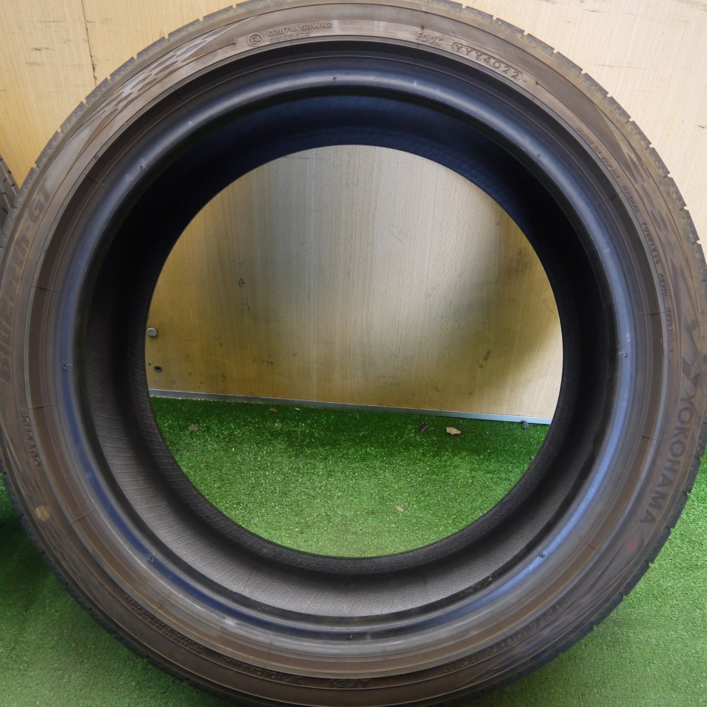 バリ溝！22年！9.5分★215/45R17 ヨコハマ BluEarth-GT AE51 タイヤ ブルーアース プリウス ヴィッツ BRZ 86 カローラ 等★6061504Hノタ