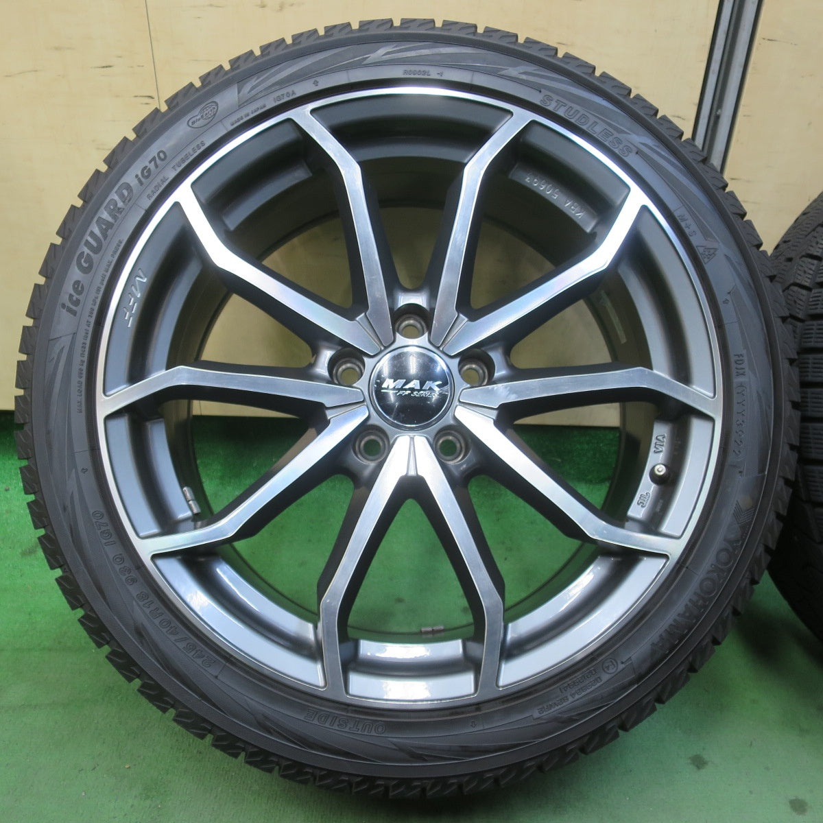 バリ溝！22年！キレイ！9.5分★アウディ A4 等 MAK MFF LOWE FF 245/40R18 スタッドレス ヨコハマ アイスガード iG70 レーヴェ 18インチ PCD112/5H★5123002イス