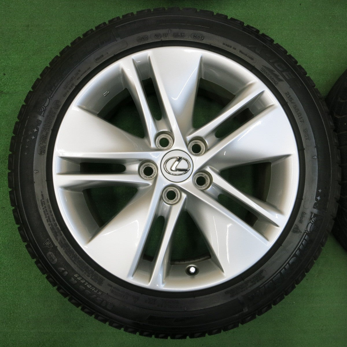 *送料無料* キレイ★レクサス HS250h 純正 215/55R17 スタッドレス ミシュラン X-ICE XI2 17インチ PCD114.3/5H★4052401イス