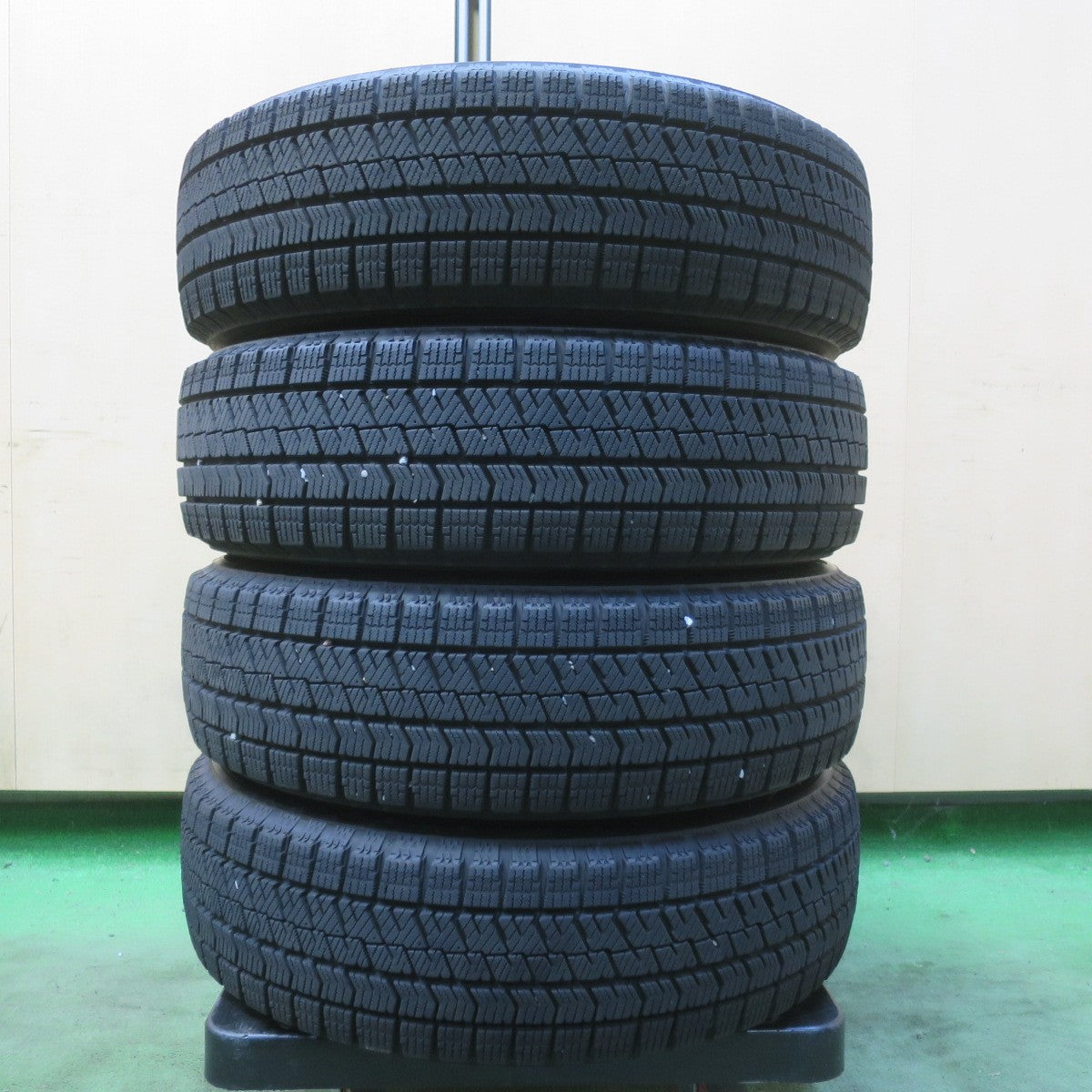 バリ溝！キレイ！8.5分◎スタッドレス 155/65R14 ブリヂストン ブリザック VRX2 BALMINUM DS-M バルミナ 14インチ PCD100/4H◎6071804イス