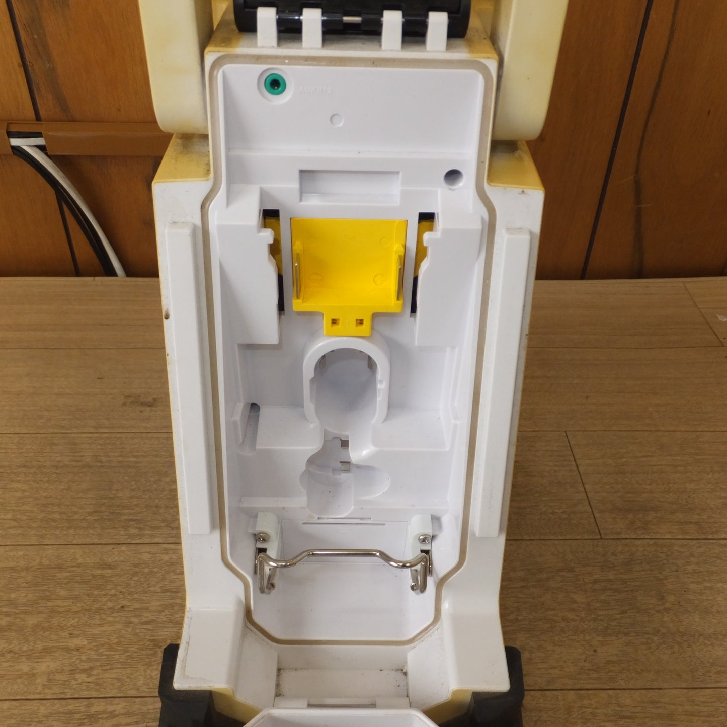 [送料無料] ★マキタ makita 充電式ラジオ MR102　アダプタ 付　DC7.2-18V　FM 76-90MHz　AM 522-1629kHz★