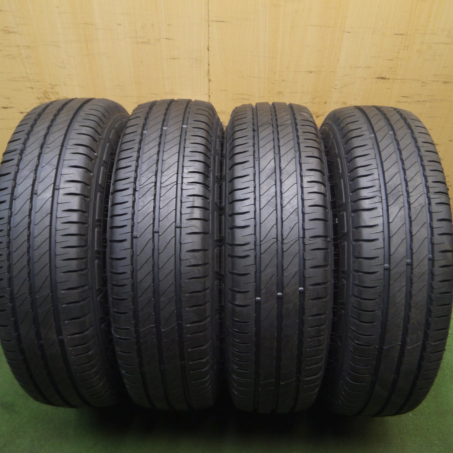 *送料無料* 未使用！24年★ハイエース等 ROADMAX MiD 195/80R15 ミシュラン AGILIS3 ロードマックス 15インチ PCD139.7/6H★4061407Hノ