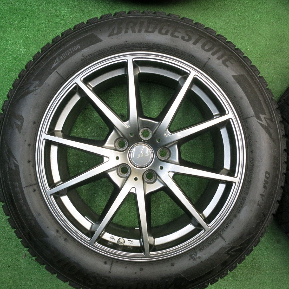バリ溝！9分★スタッドレス 225/60R18 ブリヂストン ブリザック DM-V3 LF SPORT LFスポーツ 18インチ PCD114.3/5H★5040504TNス