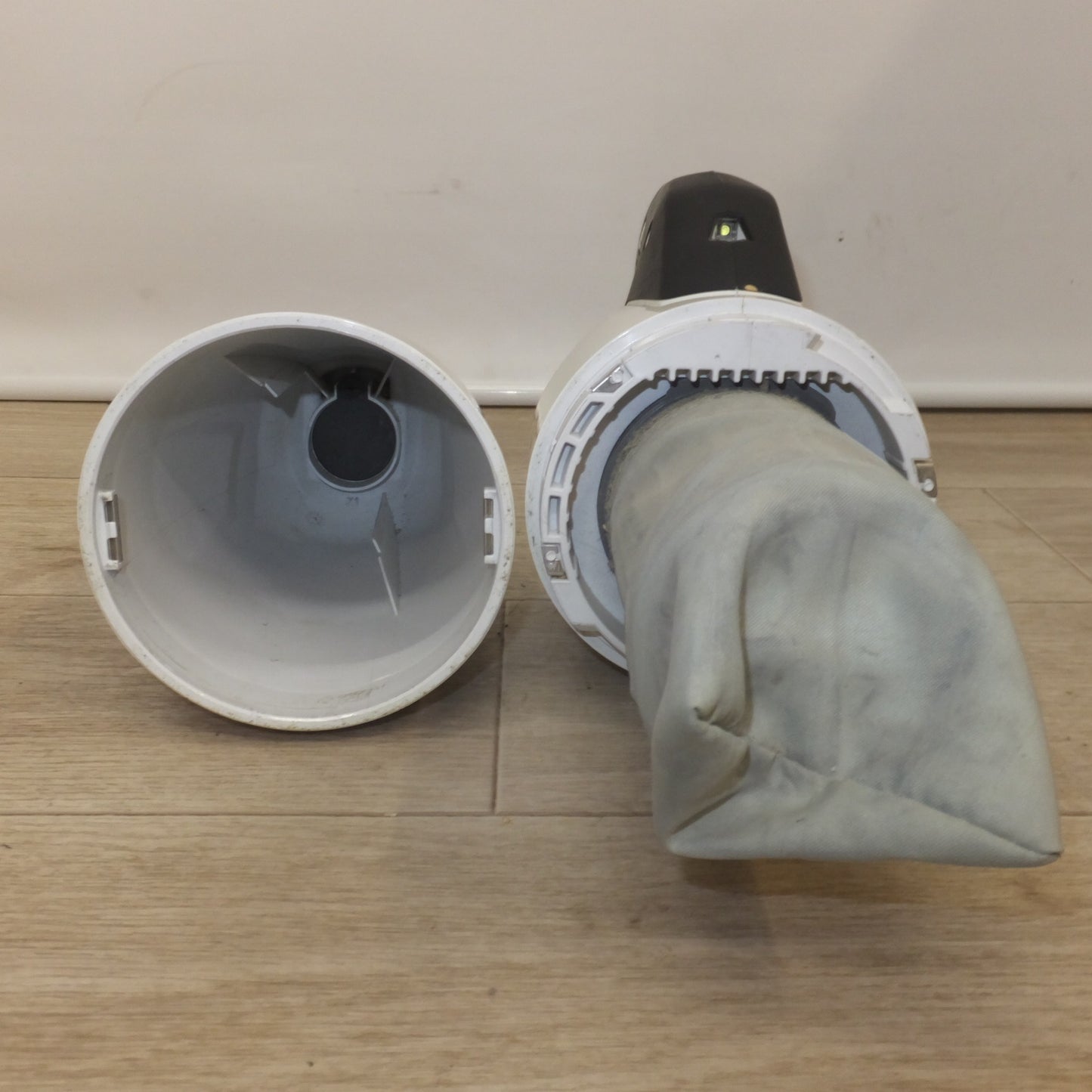 [送料無料] キレイ★マキタ makita 充電式クリーナ CL001G 36V-40V(max) 本体のみ★