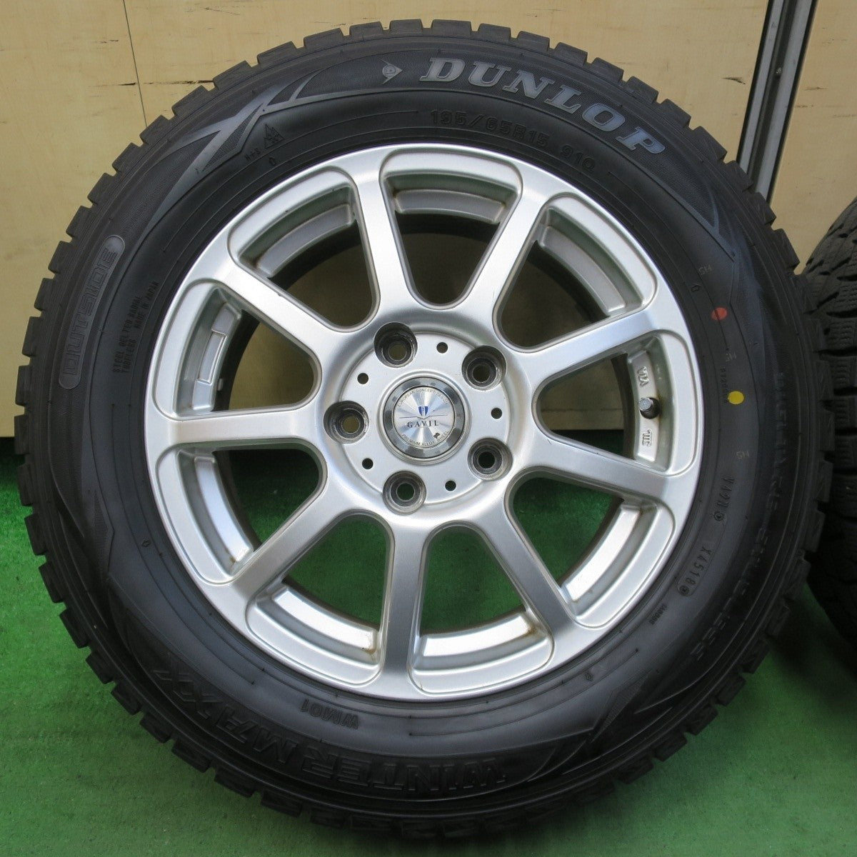 バリ溝！9.5分★スタッドレス 195/65R15 ダンロップ ウインターマックス WM01 GAVIL ガビアル 15インチ PCD114.3/5H★5032210イス