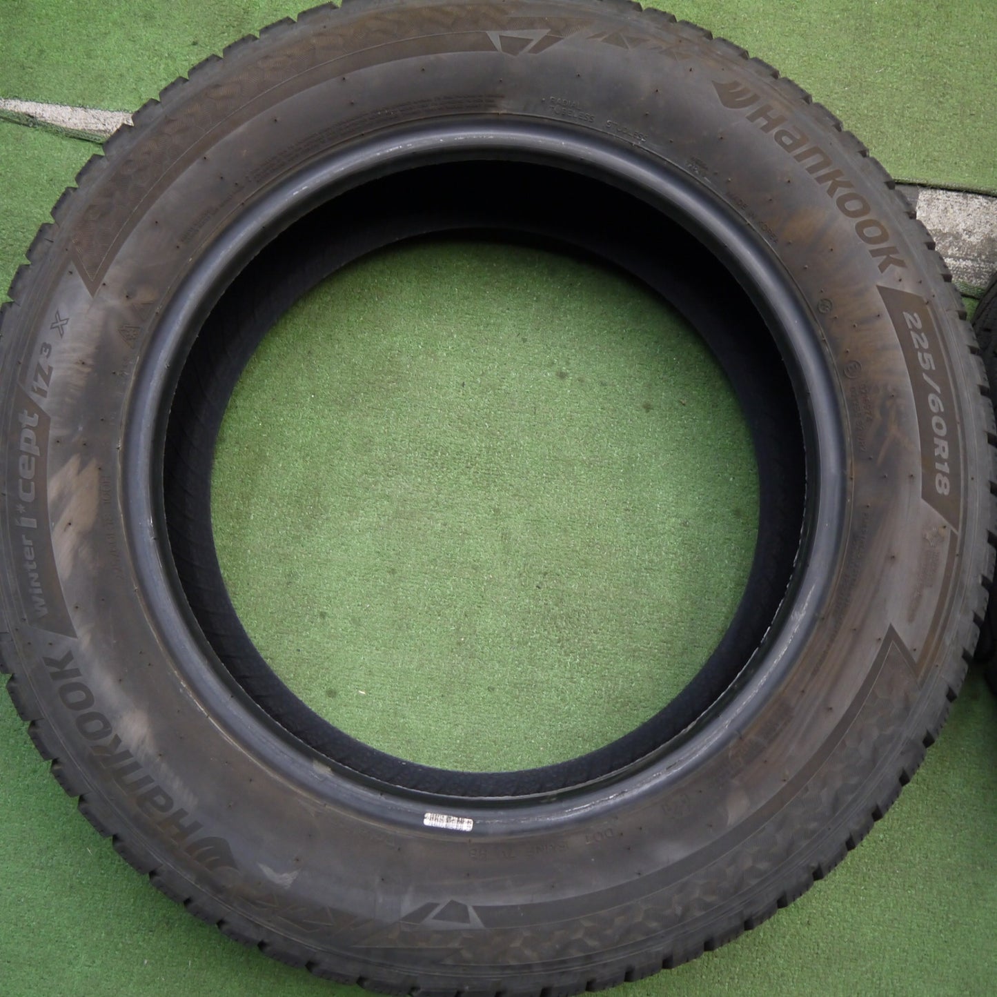 バリ溝！24年！9.5分以上★スタッドレス 225/60R18 ハンコック ウインター アイセプト IZ3X タイヤ 18インチ 40系 アルファード ヴェルファイア 等★5081810Hスタ