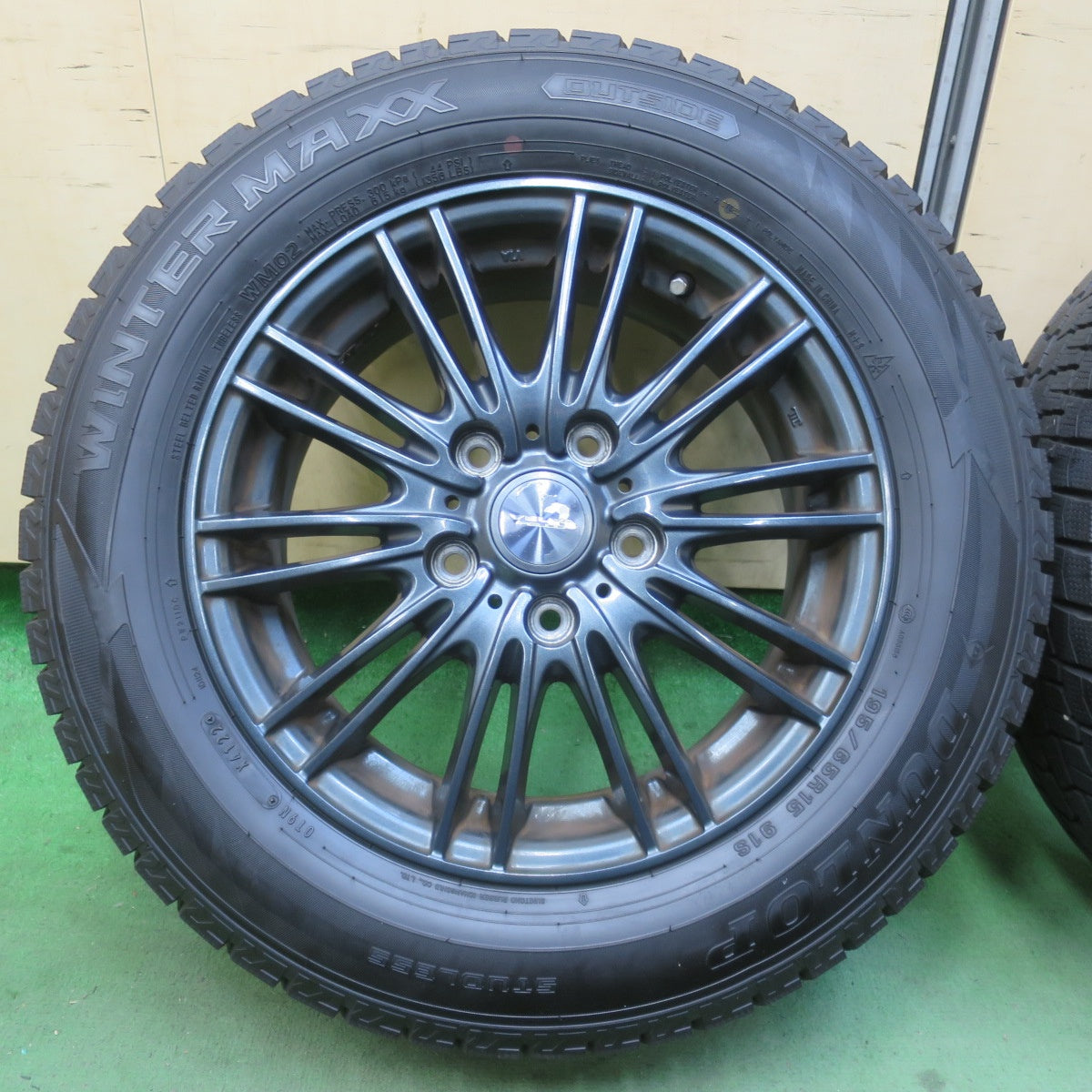 バリ溝！22年！ほぼ10分★スタッドレス 195/65R15 ダンロップ ウインターマックス WM02 VELVA AGUDO ヴェルヴァ アグード 15インチ PCD114.3/5H★6012901イス