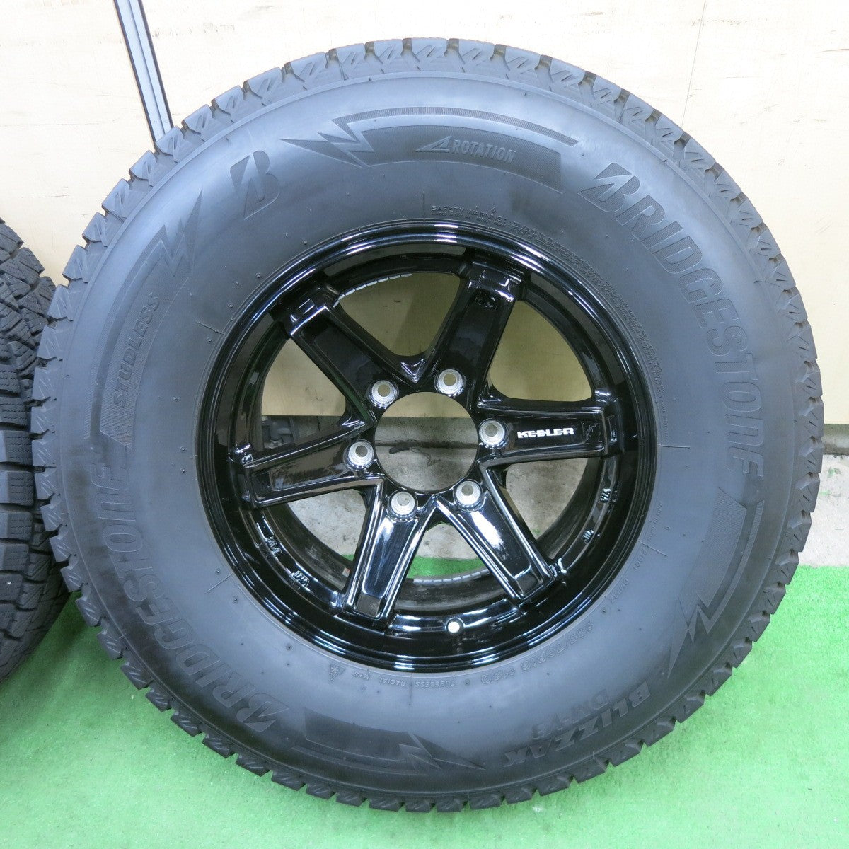 バリ溝！22年！キレイ！9.5分★KEELER TACTICS 265/70R16 スタッドレス ブリヂストン ブリザック DM-V3 キーラー タクティクス 16インチ PCD139.7/6H★6011304ナス
