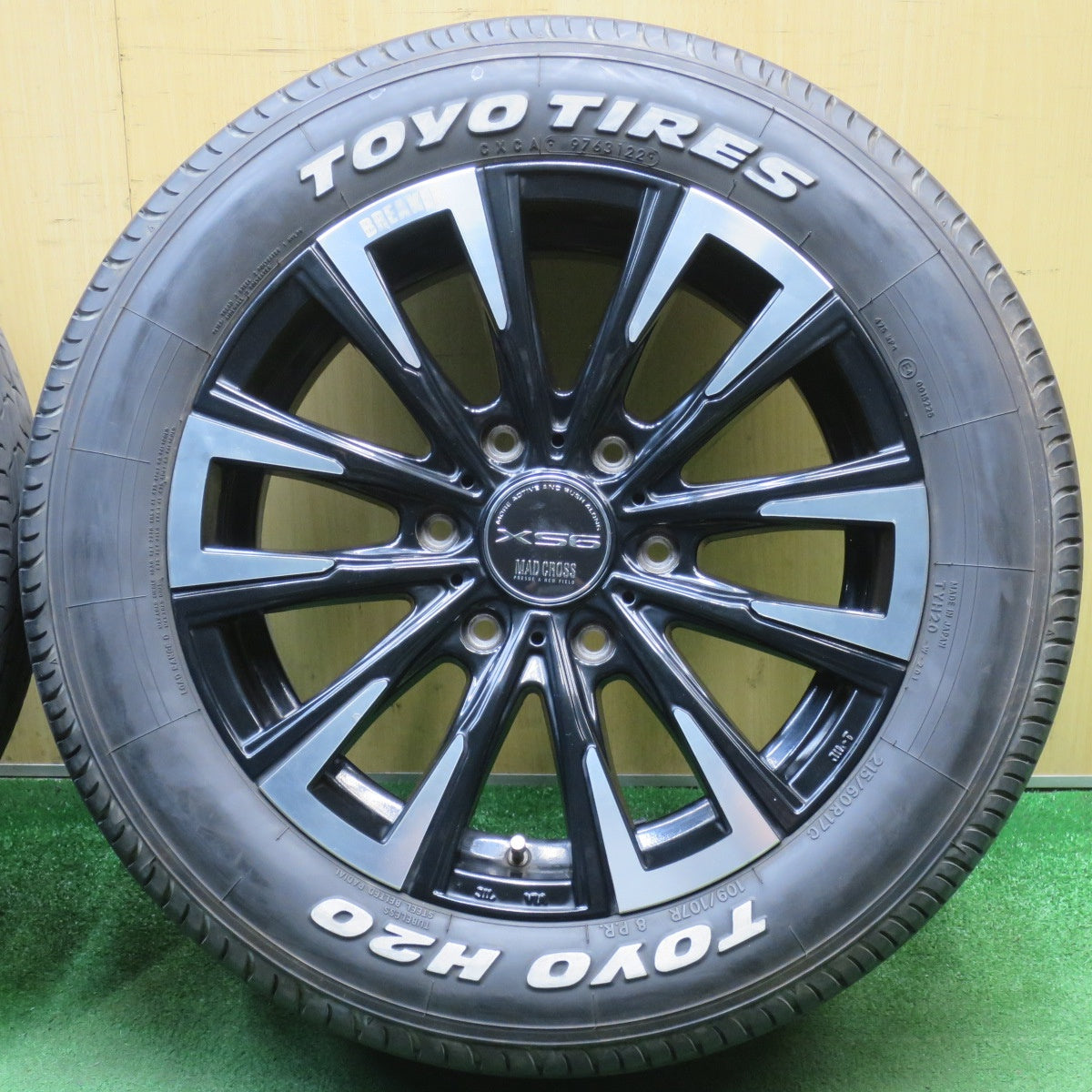 バリ溝！24年！9.5分★MAD CROSS BREAKER XS6 215/60R17 109/107R 8PR トーヨー H20 H30 17インチ マッドクロス ブレイカー PCD139.7/6H★6041601NJノ