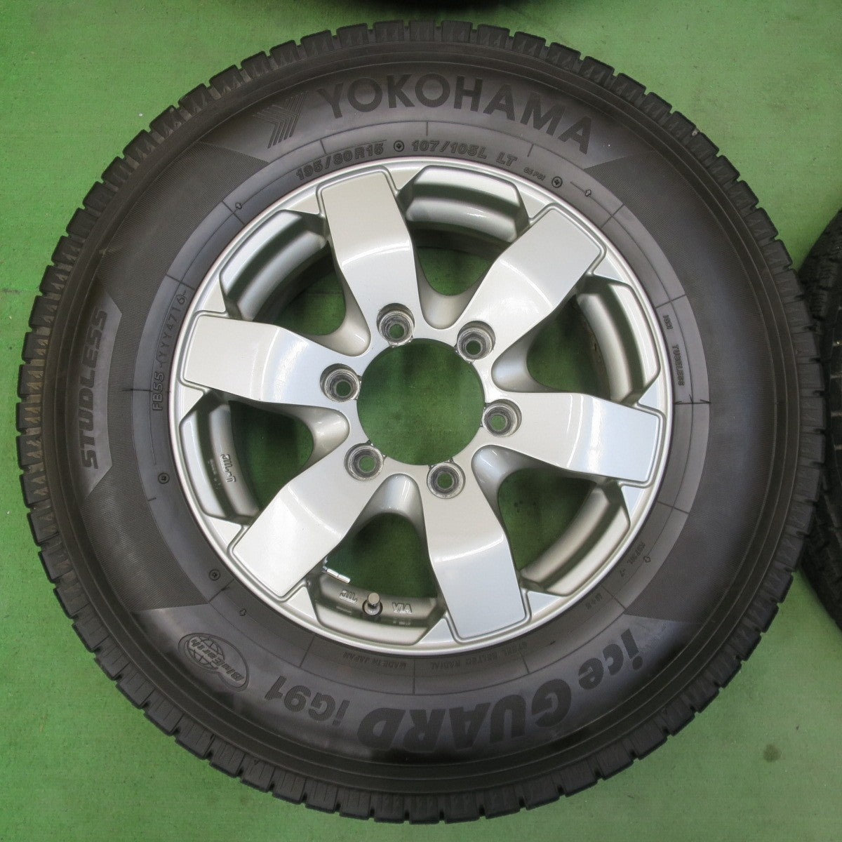 バリ溝！キレイ！9.5分以上★ハイエース 195/80R15 107/105L スタッドレス ヨコハマ アイスガード iG91 TOPY BAZALT-X 15インチ PCD139.7/6H★5040908イス