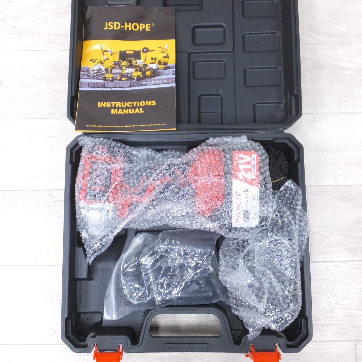 [送料無料] 美品！付属品付き◆JSD-HOPE 充電式 インパクト レンチ ブラシレス 21V 4.0Ah ケース ACアダプター バッテリー ドリルアタッチメント など 電動 工具◆