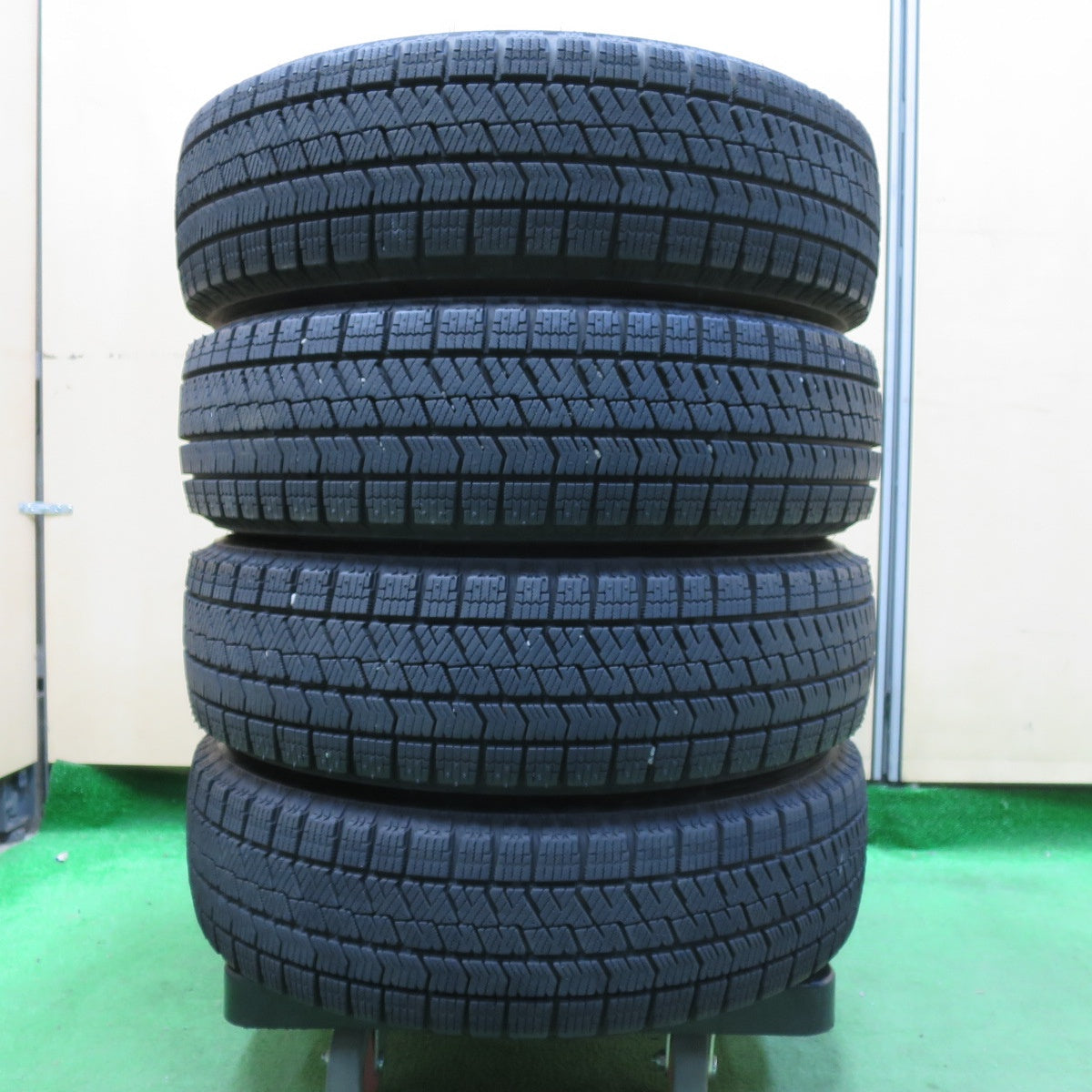 [送料無料] バリ溝！22年！ほぼ10分★ダイハツ LA300S ミライース 純正 スチール 155/65R14 スタッドレス ブリヂストン ブリザック VRX2 14インチ PCD100/4H★4103111イス