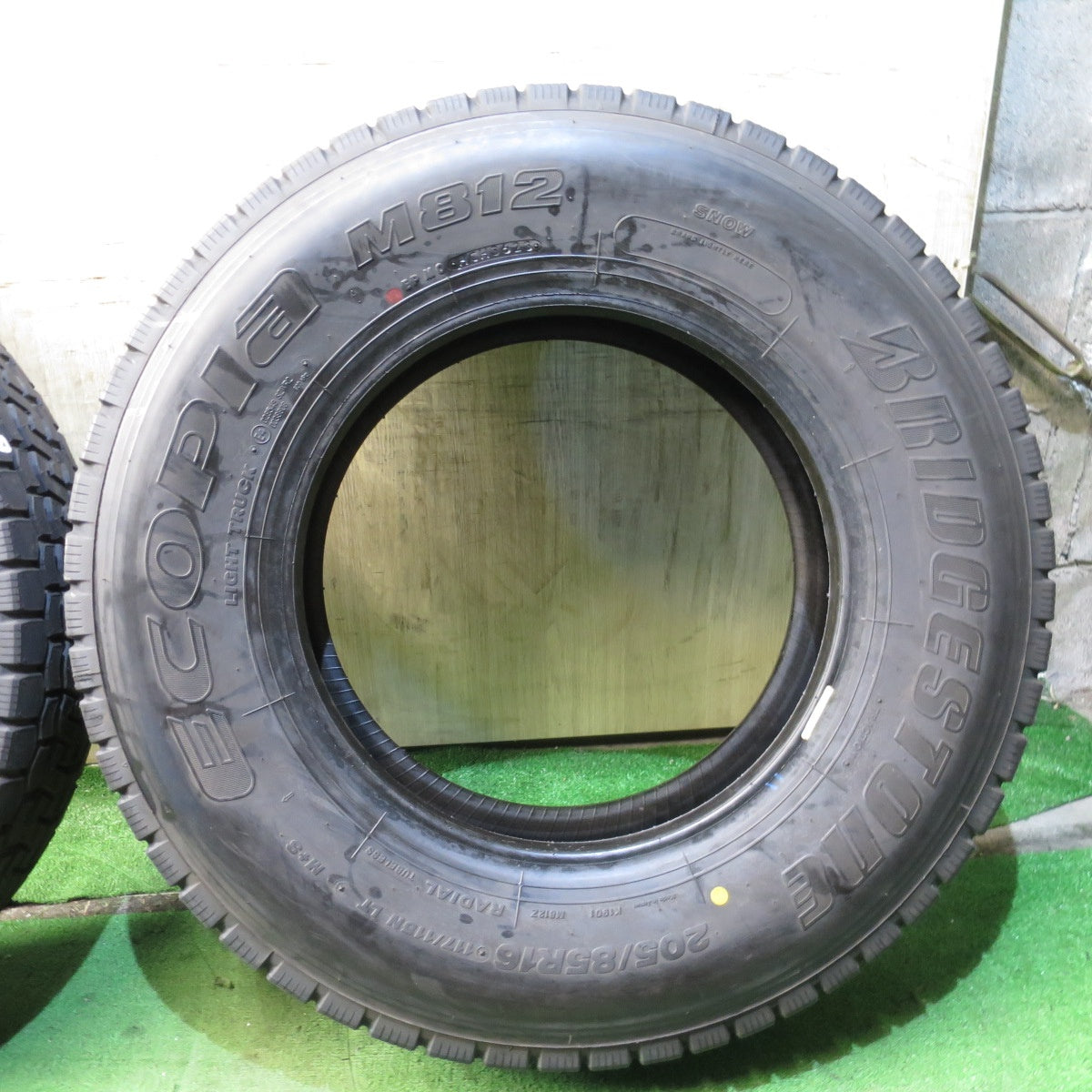 *送料無料* 新車外し！23年！ほぼ未使用★トラック タイヤ 205/85R16 117/115N ブリヂストン エコピア M812 ミックス 16インチ★4041901クノタ