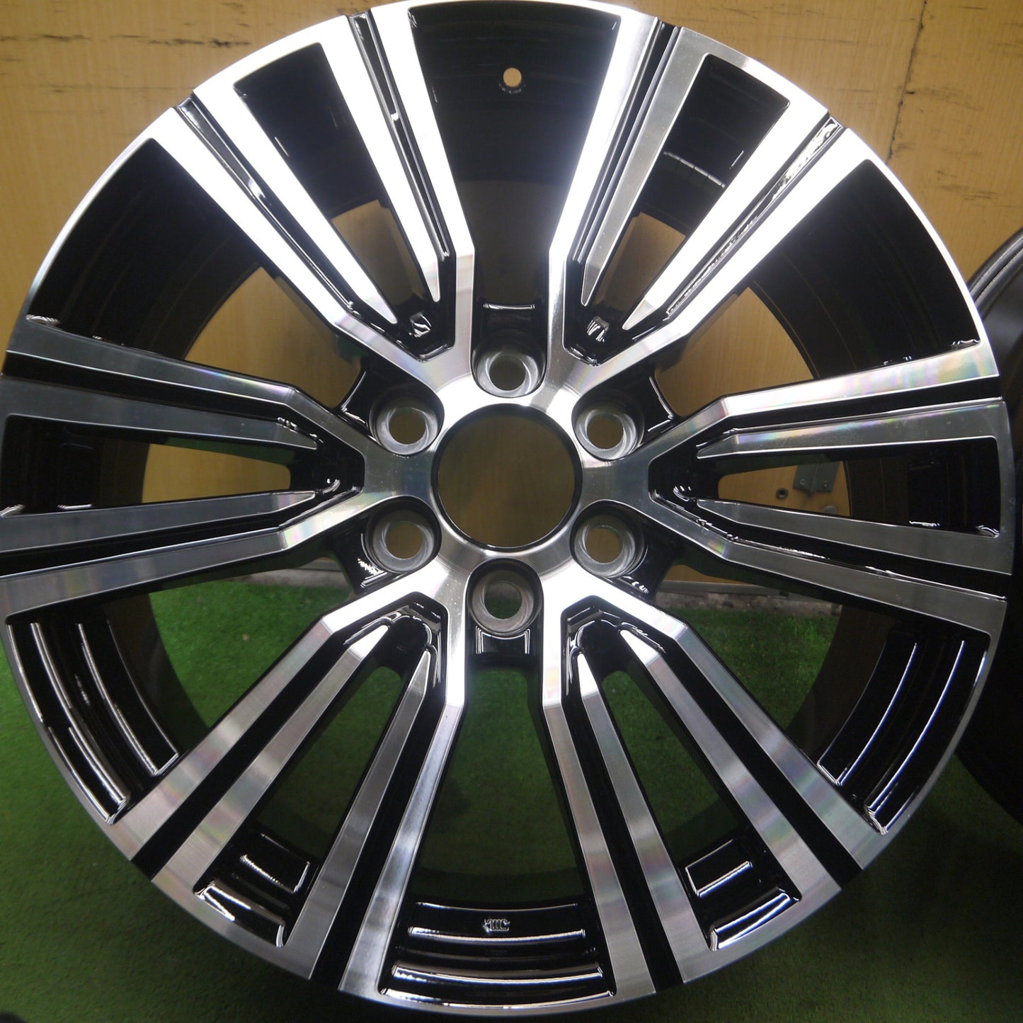 *送料無料* 新車外し★レクサス LX 600 純正 ホイール 22インチ 22×8J PCD139.7/6H★4062505Hホ