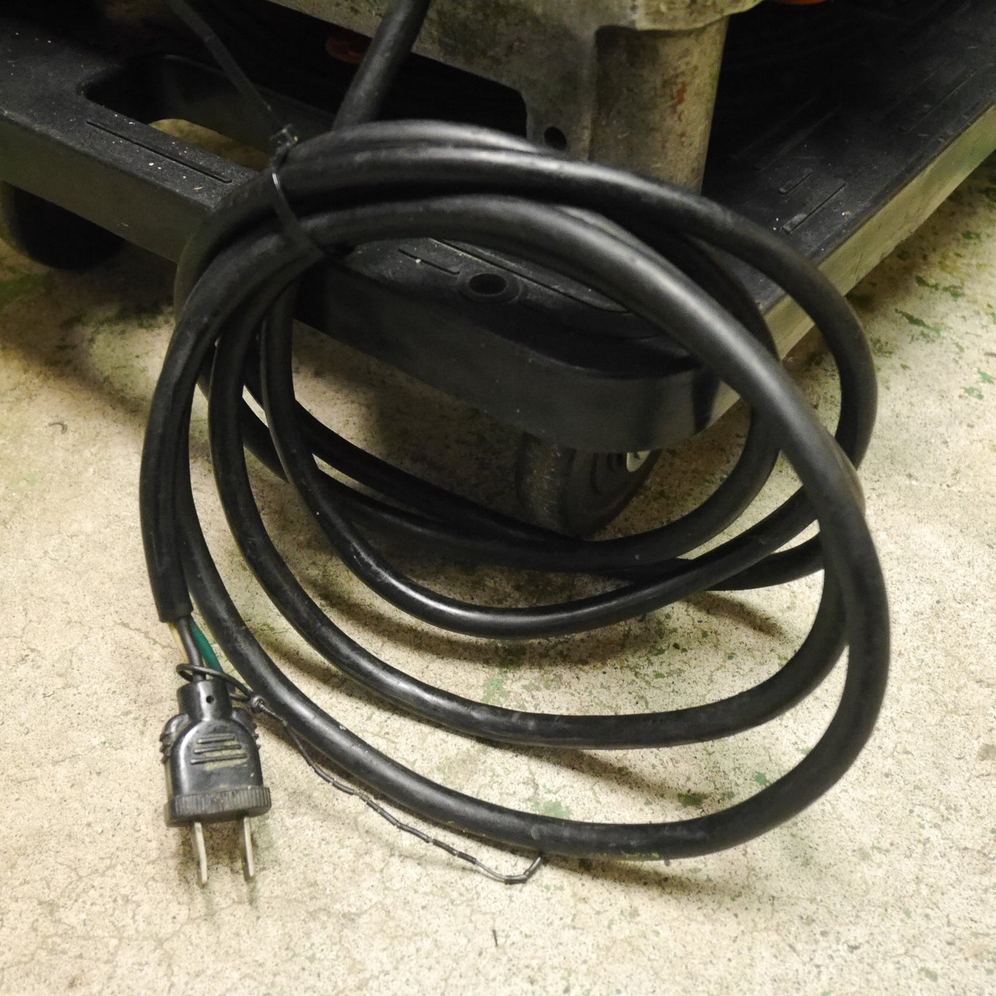 [送料無料] ☆MCC 松阪鉄工所 パイプマシン コンジット82 コンジット マシン MCC82 ねじ 切り機 ネジ 切機 切断機 電動 工具 100V☆