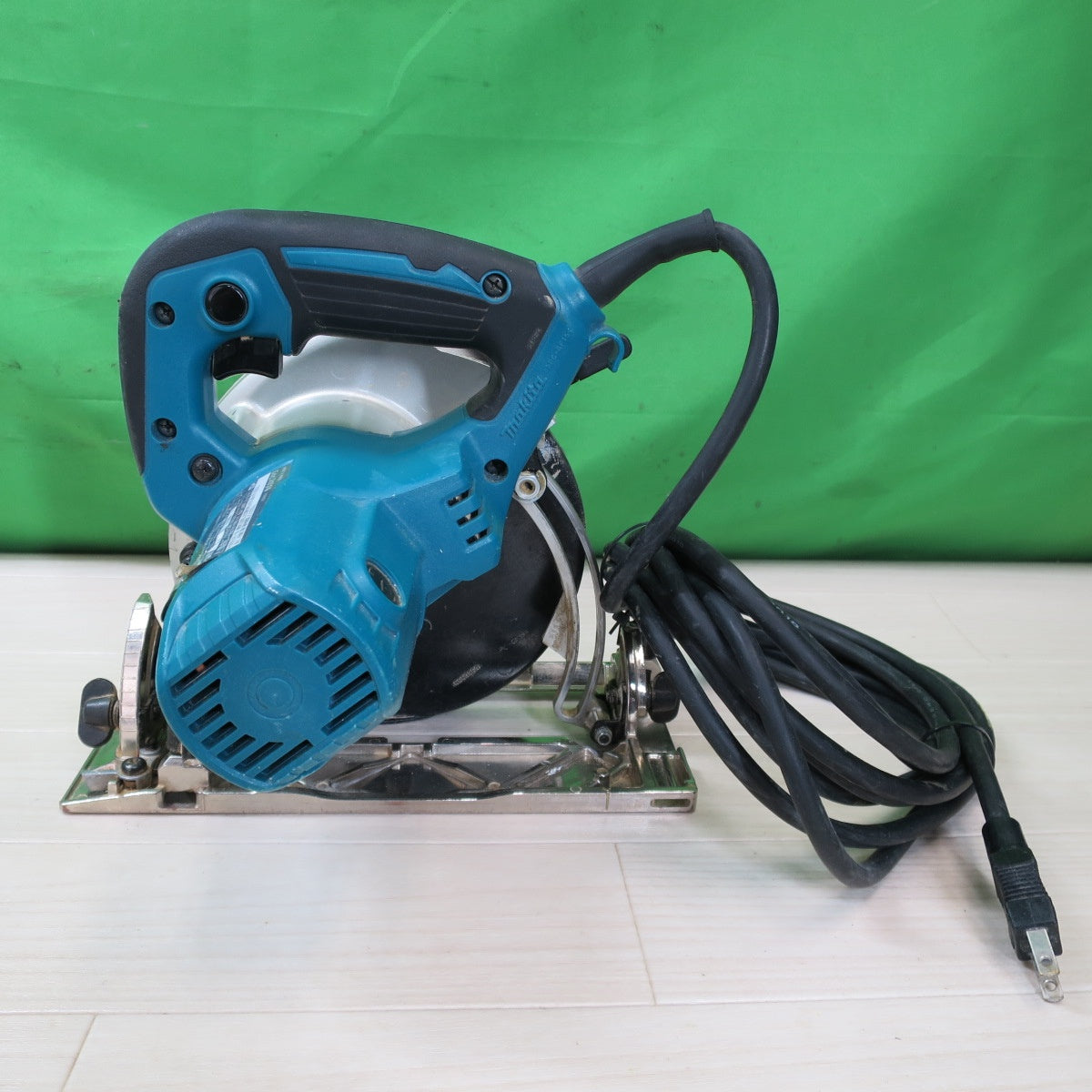 [送料無料] ☆マキタ 165mm 電子 マルノコ HS6302 電動 工具 切断機 makita 100V 木工用 丸のこ 丸ノコ 丸鋸 コード式☆