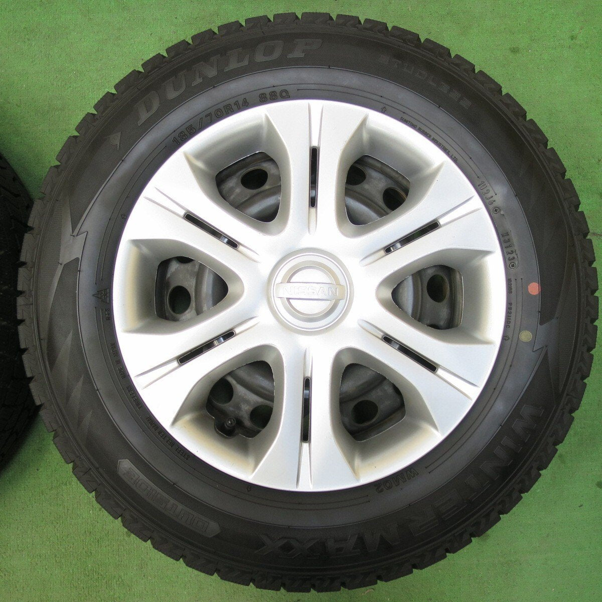 バリ溝！23年！ほぼ10分★日産 E12 ノート 純正 スチール 185/70R14 スタッドレス ダンロップ ウインターマックス WM02 14インチ PCD100/4H★5022610イス