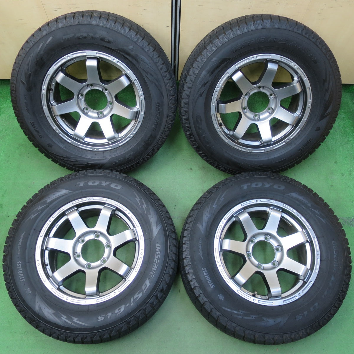 バリ溝！22年！キレイ！9.5分★スタッドレス MAD CROSS MC-76 265/65R17 トーヨー オブザーブ GSi-6 LS マッドクロス 17インチ PCD139.7/6H★5051901イス
