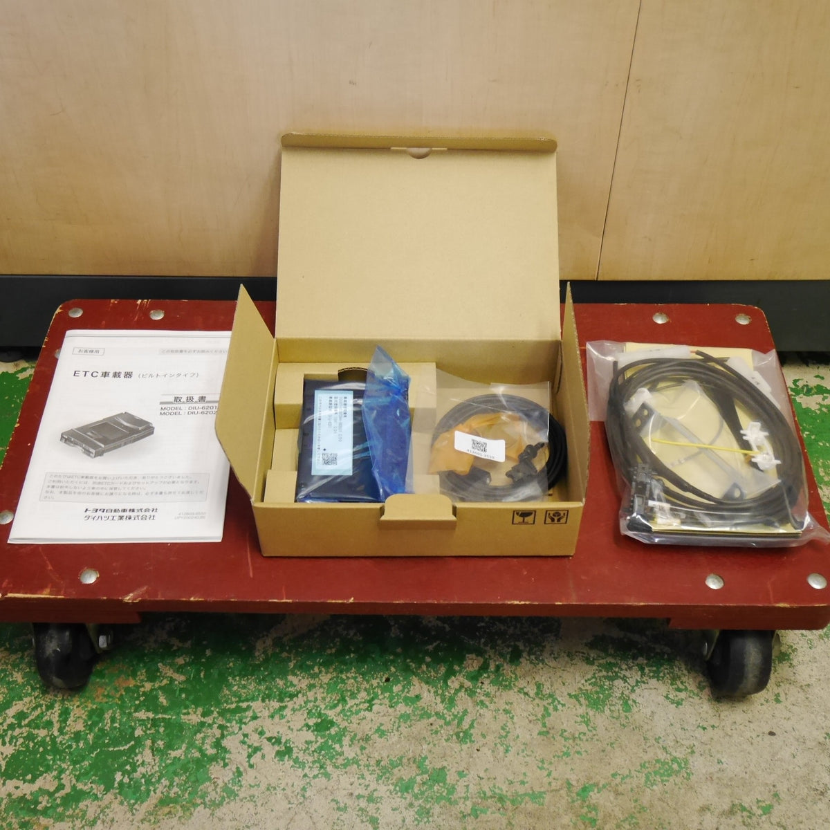未使用☆ダイハツ トヨタ 純正 DENSO ETC 車載器 08685-K9038 DIU-6201 104126-6160 デンソー ビルトインタイプ☆