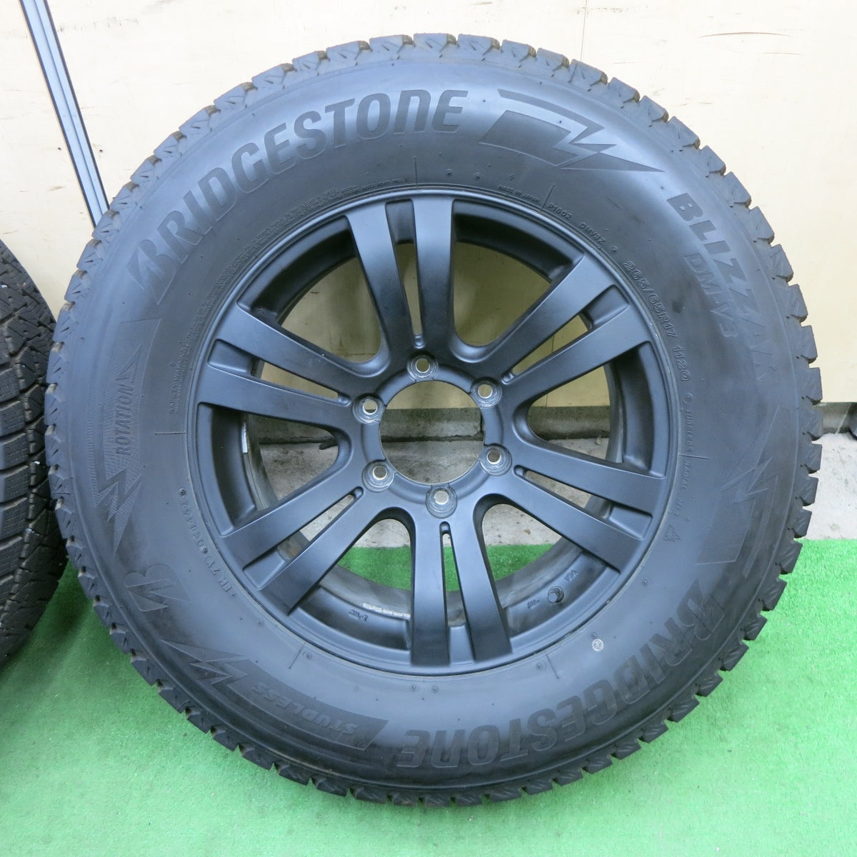 バリ溝！23年！キレイ！9.5分★スタッドレス 265/65R17 ブリヂストン ブリザック DM-V3 社外 アルミ 17インチ PCD139.7/6H★6011303ナス