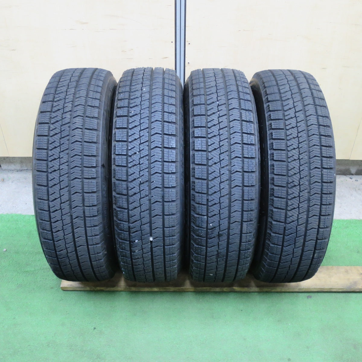 バリ溝！24年！ほぼ10分★スタッドレス 165/70R14 ブリヂストン ブリザック VRX2 ravrion ラブリオン 14インチ PCD100/4H★6021904TTス