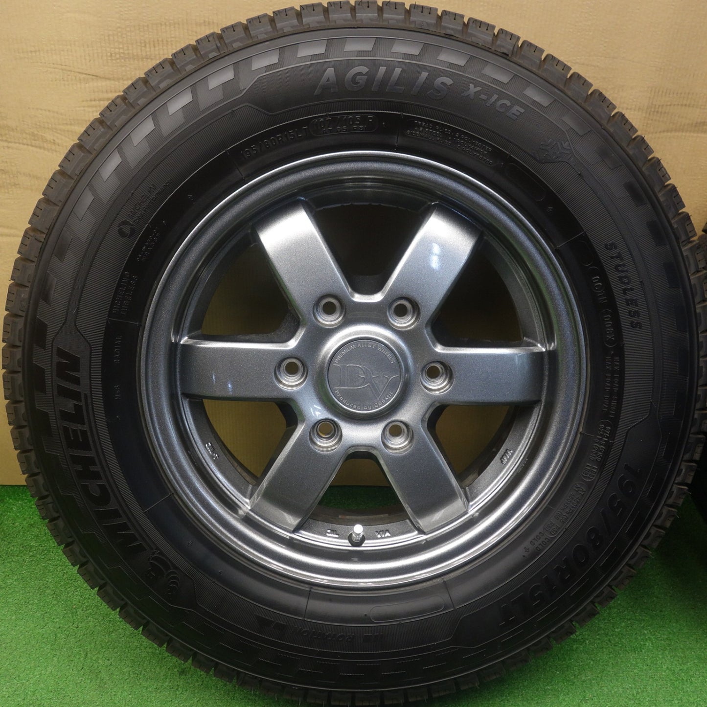 バリ溝！22年！キレイ！9.5分★スタッドレス 195/80R15 107/105R ミシュラン AGILIS X-ICE DIAVOLETTO VALERIO DV ディアヴォレット ヴァレリ 15インチ PCD139.7/6H★6041201KTス