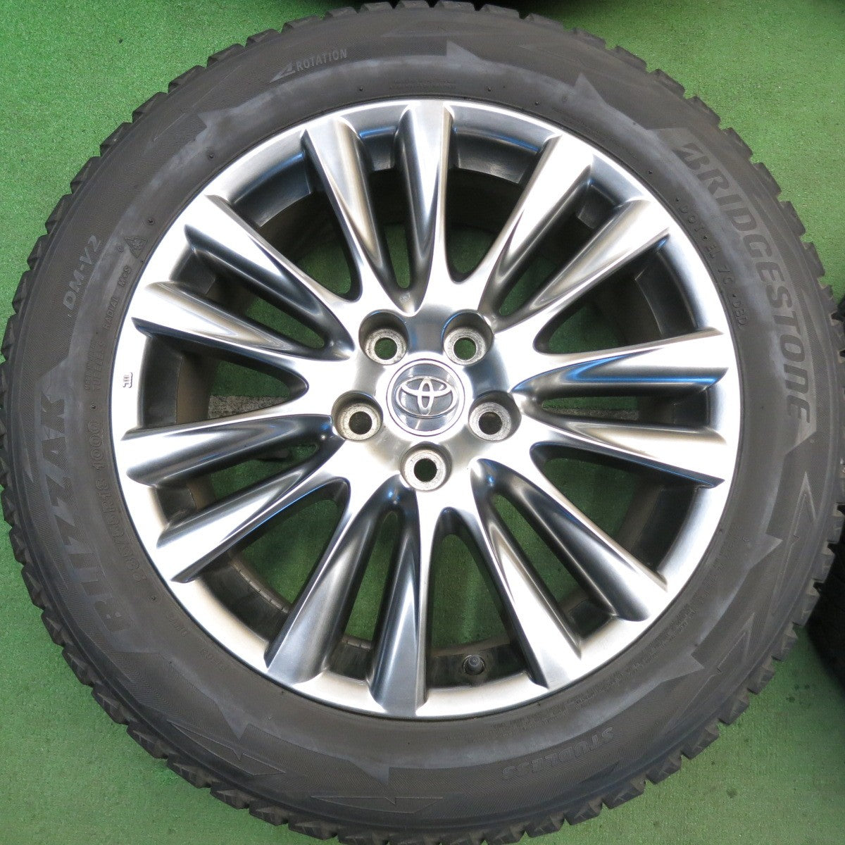 4本価格◎トヨタ 60系 ハリアー 純正 235/55R18 スタッドレス ブリヂストン ブリザック DM-V2 18インチ PCD114.3/5H◎6082505HAス