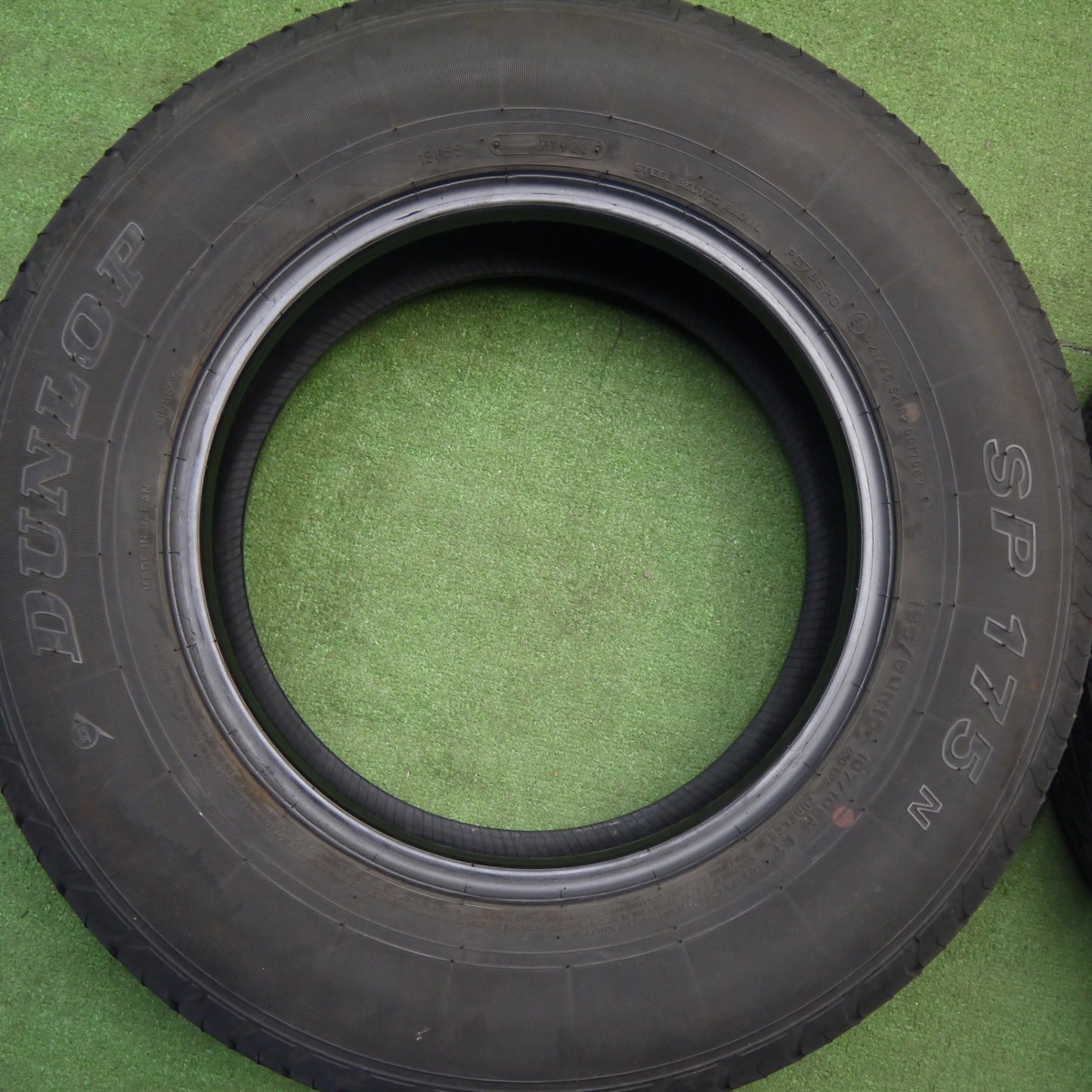 バリ溝！23年！9.5分★195/80R15 107/105N ダンロップ SP175N タイヤ 15インチ ハイエース 等★6020901Hノタ
