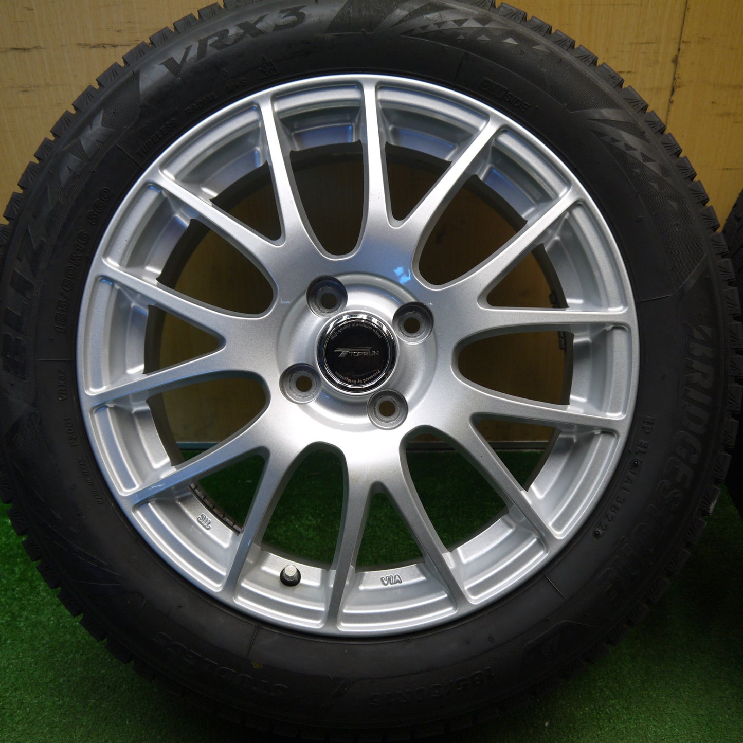 バリ溝！22年！キレイ！9.5分★スタッドレス 185/60R16 ブリヂストン ブリザック VRX3 TOPRUN トップラン 16インチ PCD100/4H★6021302Hス