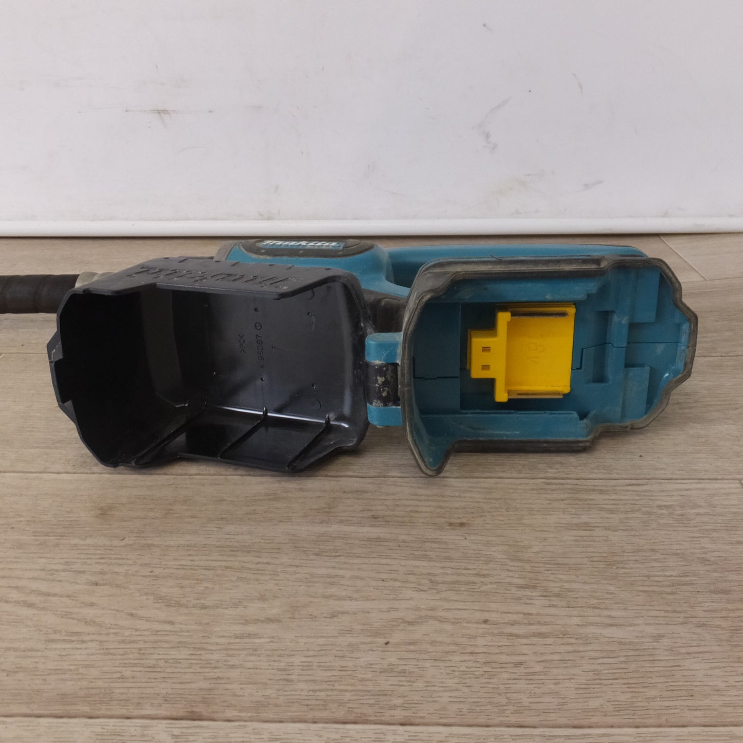 [送料無料] ★マキタ makita 充電式コンクリートバイブレータ VR350D 18V 本体のみ★