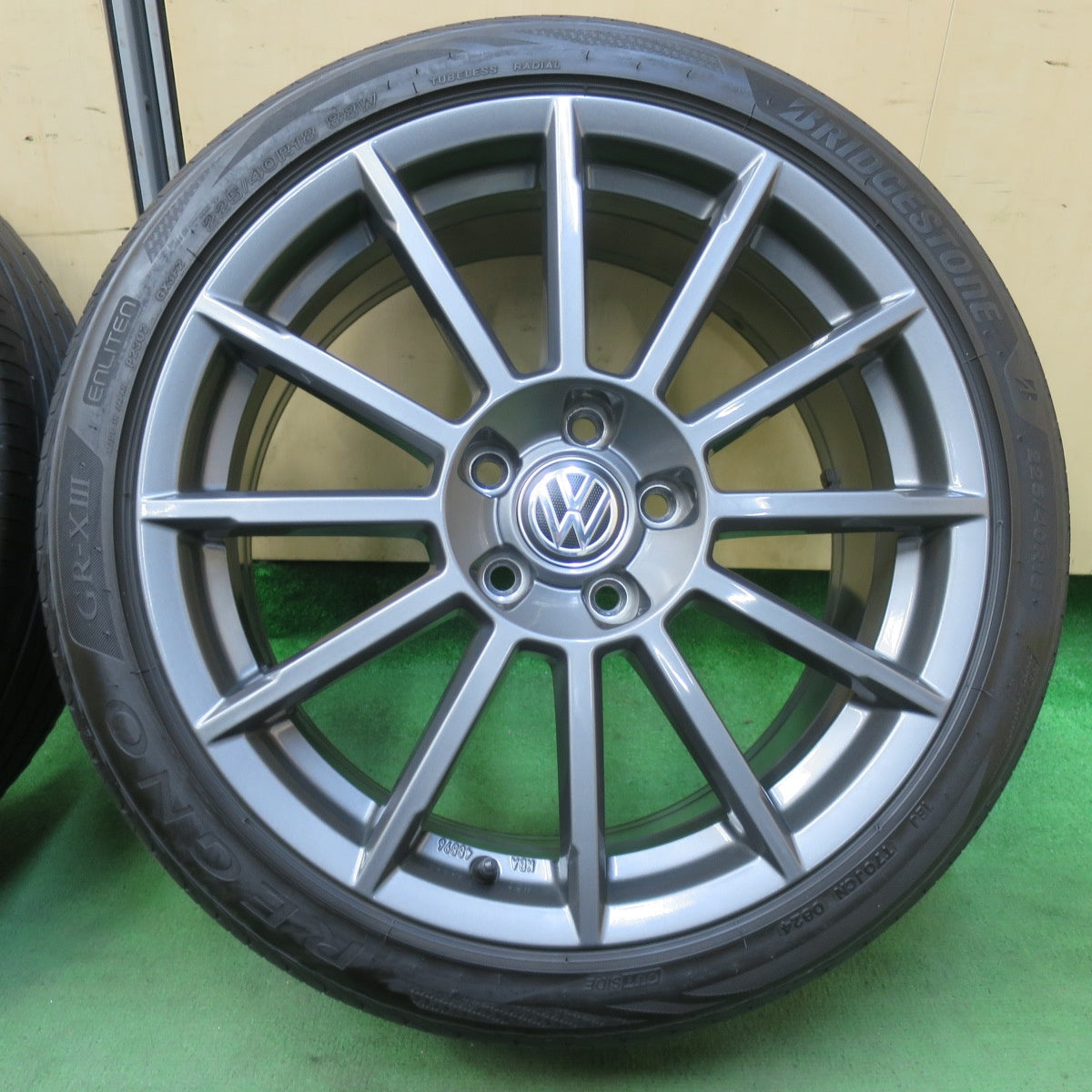 バリ溝！24年！キレイ！9.5分★ワーゲン ゴルフ7 純正 OP 225/40R18 ブリヂストン レグノ GR-X3 18インチ PCD112/5H★5101707イノ