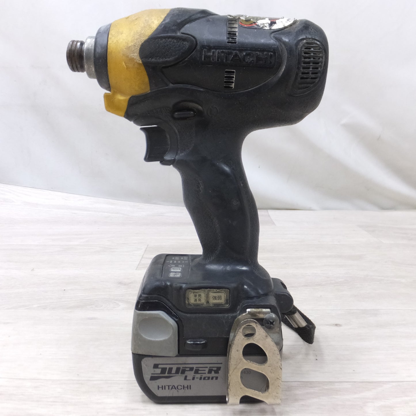 [送料無料] バッテリー2個！付属品付き◆日立工機 HITACHI コードレス インパクト ドライバ 14.4V WH14DBL 充電器 ケース ビット 付き 電動 工具◆