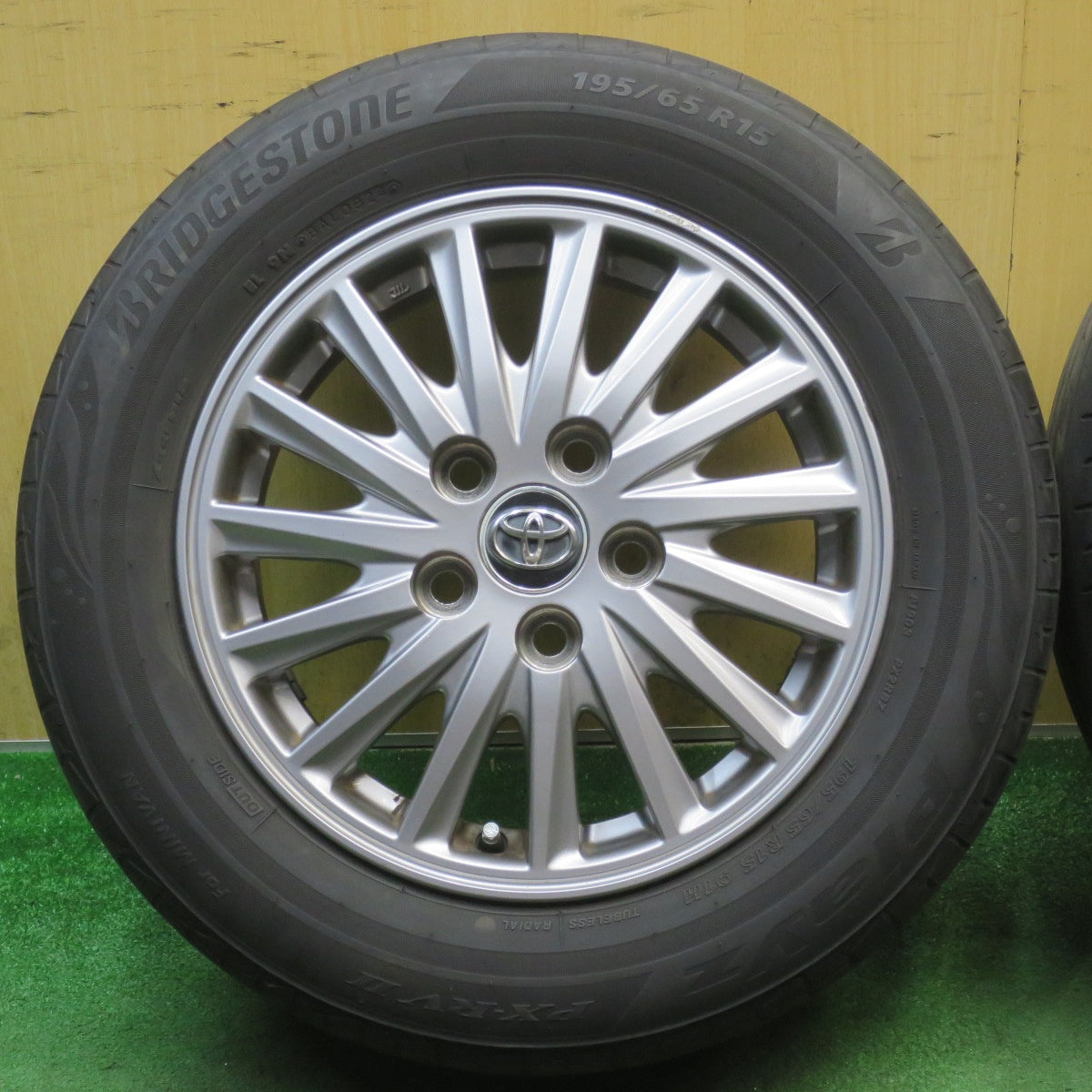 4本価格！24年◎トヨタ 80系 ノア ヴォクシー 純正 195/65R15 ブリヂストン プレイズ PX-RV2 15インチ PCD114.3/5H◎6061707NJノ