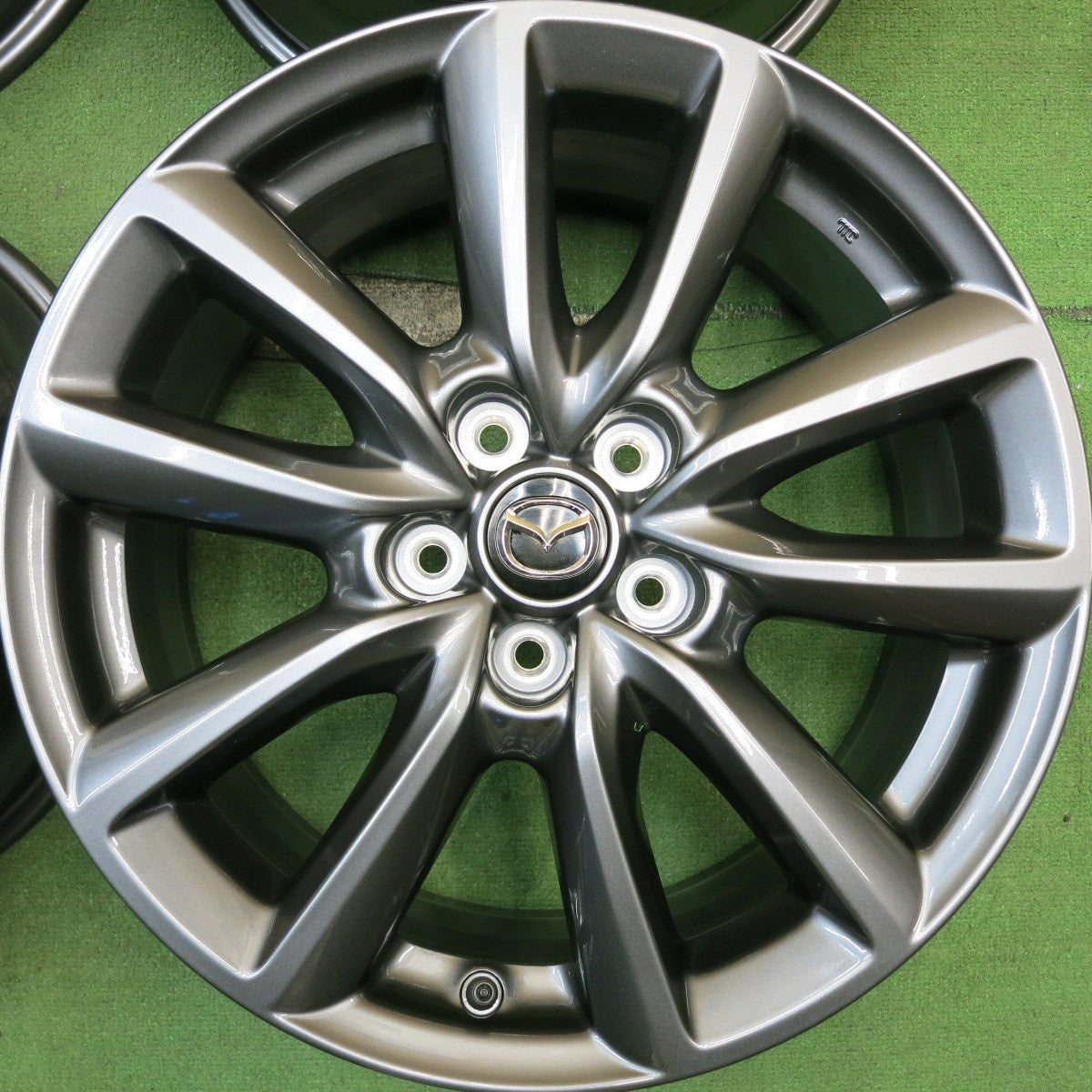 新車外し★マツダ 3 ファストバック 純正 ホイール 18インチ 18×7J PCD114.3/5H★5060703HAホ