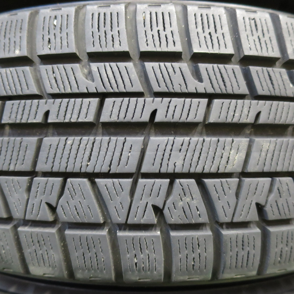 [送料無料] バリ溝！9分★スタッドレス 185/70R14 ヨコハマ アイスガード iG50 プラス LAYCEA レイシア 14インチ PCD100/4H★4102102イス