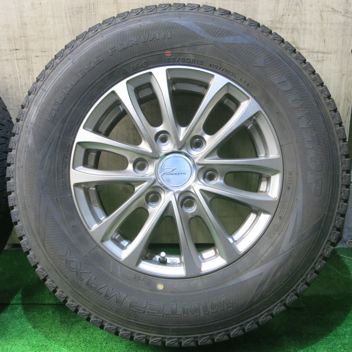 バリ溝！22年！キレイ！9.5分★スタッドレス 195/80R15 107/105L ダンロップ ウインターマックス SV01 PRODITA HC プロディータ 15インチ PCD139.7/6H★5051603NJス