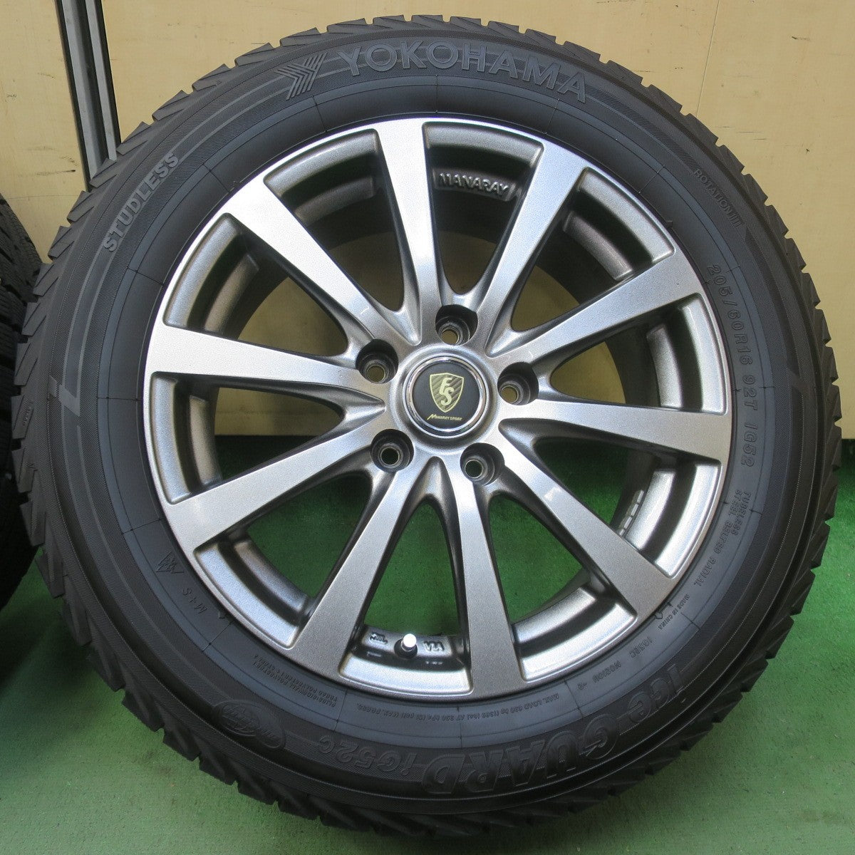 バリ溝！25年！キレイ！9.5分◎スタッドレス 205/60R16 ヨコハマ アイスガード iG52C MANARAY SPORT マナレイ スポーツ 16インチ PCD114.3/5H◎6102014イス