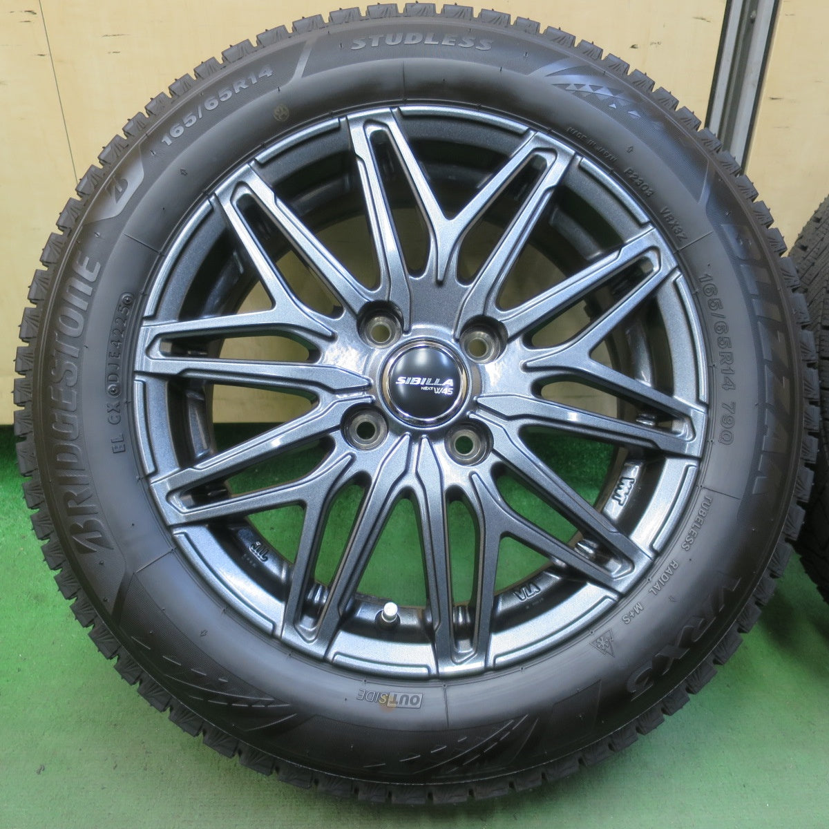 バリ溝！25年！キレイ！ほぼ10分◎スタッドレス 165/65R14 ブリヂストン ブリザック VRX3 SIBILLA NEXT W45 シビラ ネクスト 14インチ PCD100/4H◎6070107イス